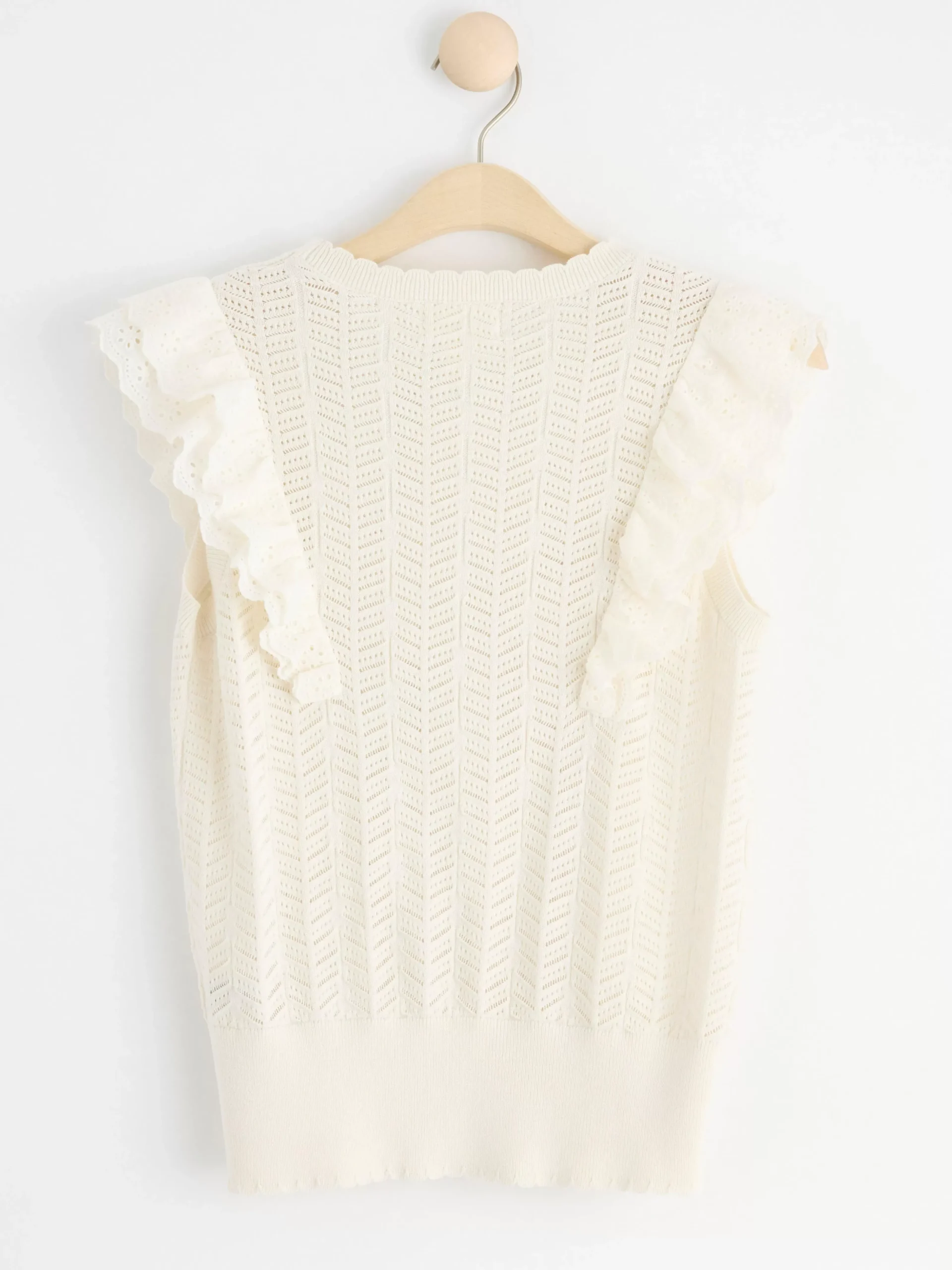 Toppar & T-Shirts>Lindex Armlos Stickad Topp Med Volanger Off White