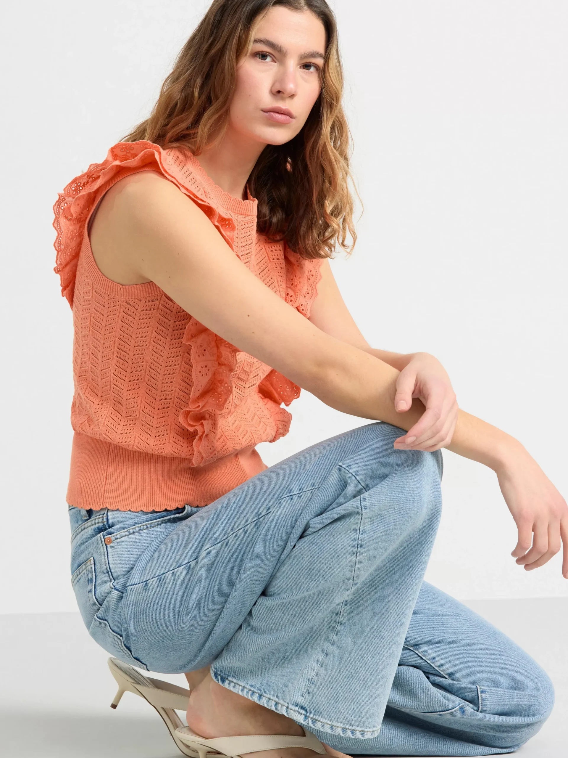 Toppar & T-Shirts>Lindex Armlos Stickad Topp Med Volanger Light Orange