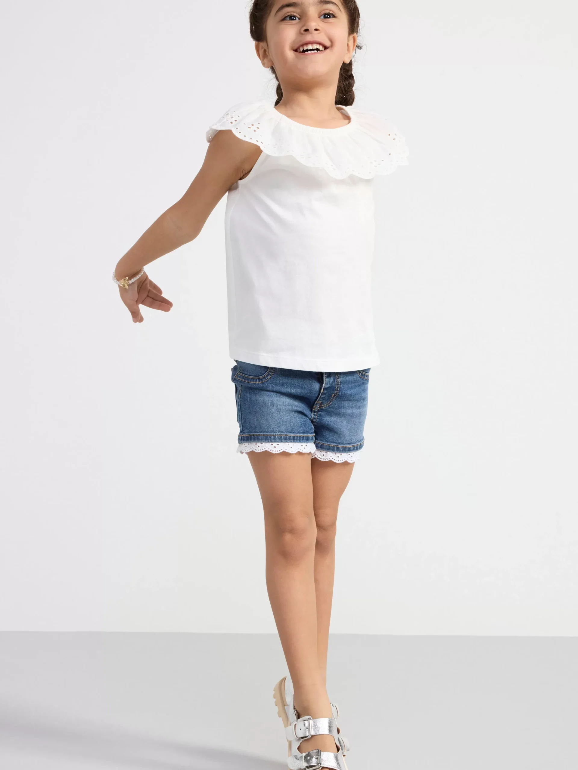 Toppar & T-Shirts>Lindex Armlos Topp Med Broderie Anglaise Light Dusty White