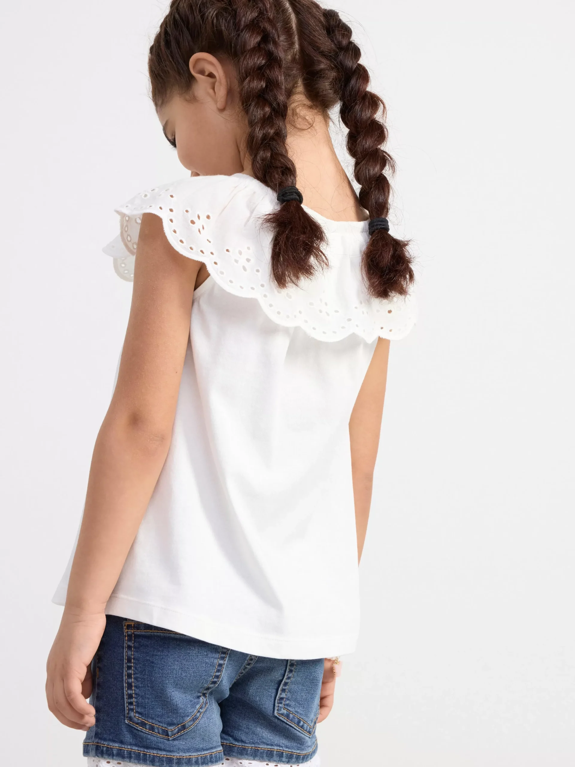 Toppar & T-Shirts>Lindex Armlos Topp Med Broderie Anglaise Light Dusty White