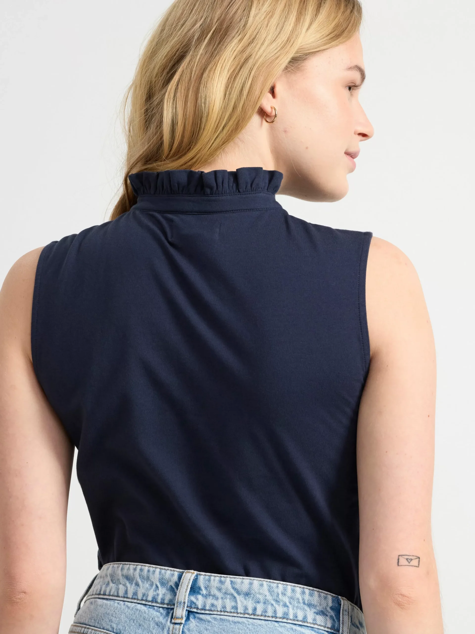 Toppar & T-Shirts>Lindex Armlos Topp Med Volangkrage Navy