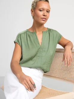 Toppar & T-Shirts>Lindex Armlos Topp Med V-Ringning Light Khaki