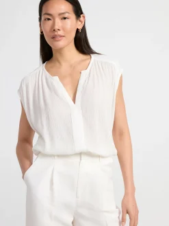 Toppar & T-Shirts>Lindex Armlos Topp Med V-Ringning Och Struktur Off White