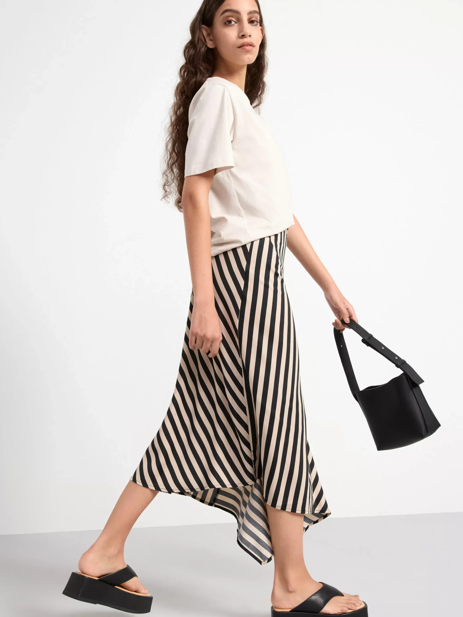 Kjolar>Lindex Asymmetrisk Midikjol Black