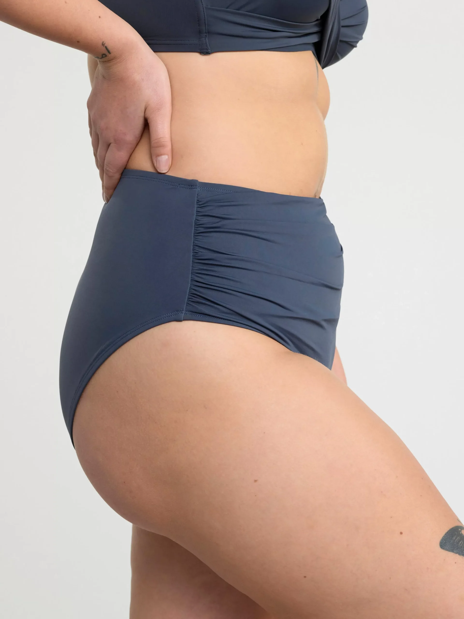 Badkläder>Lindex Bikinitrosa Shaping Dark Blue
