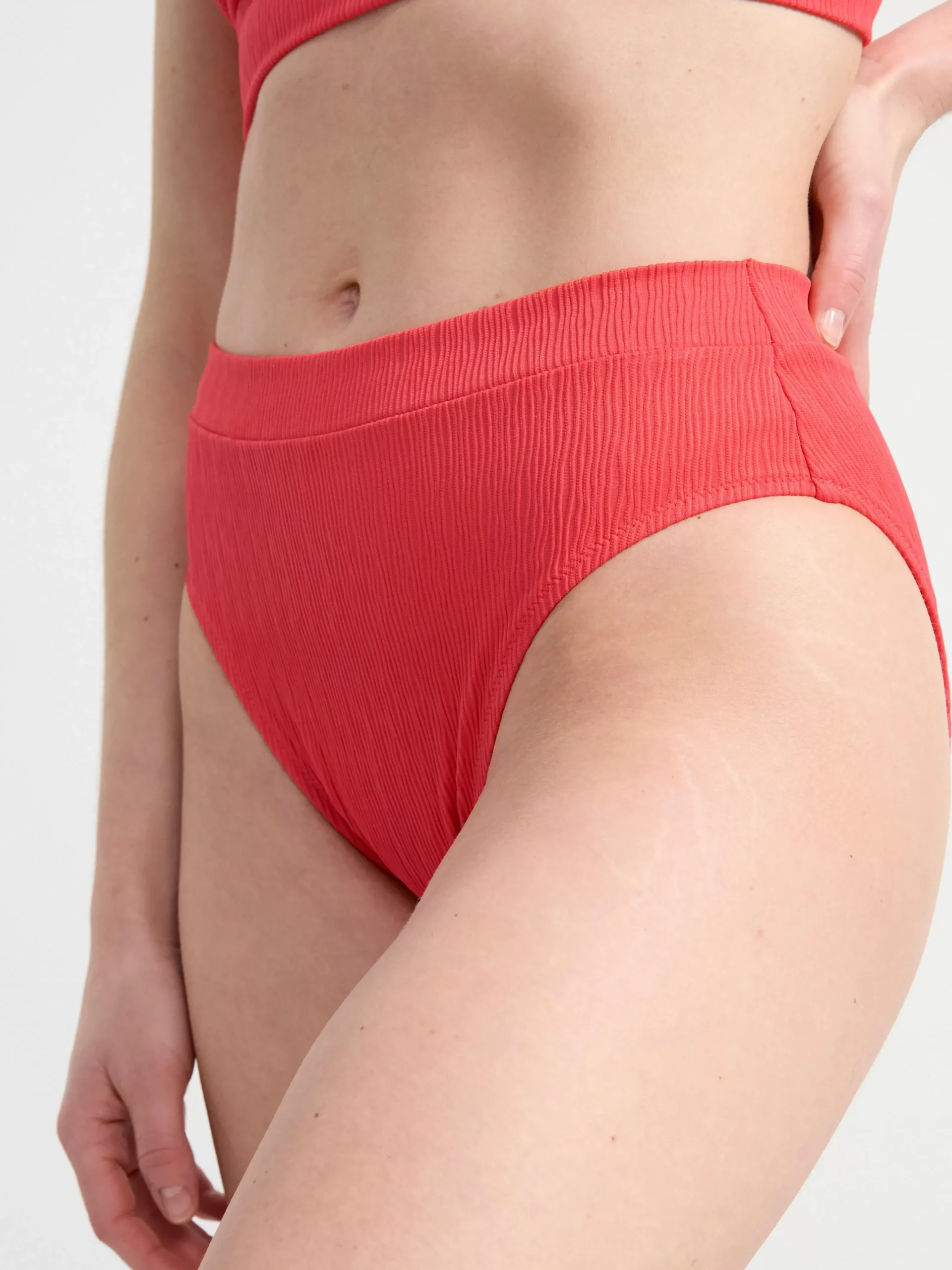 Badkläder>Lindex Bikiniunderdel Med Hog Midja Och Krinklad Struktur Light Red