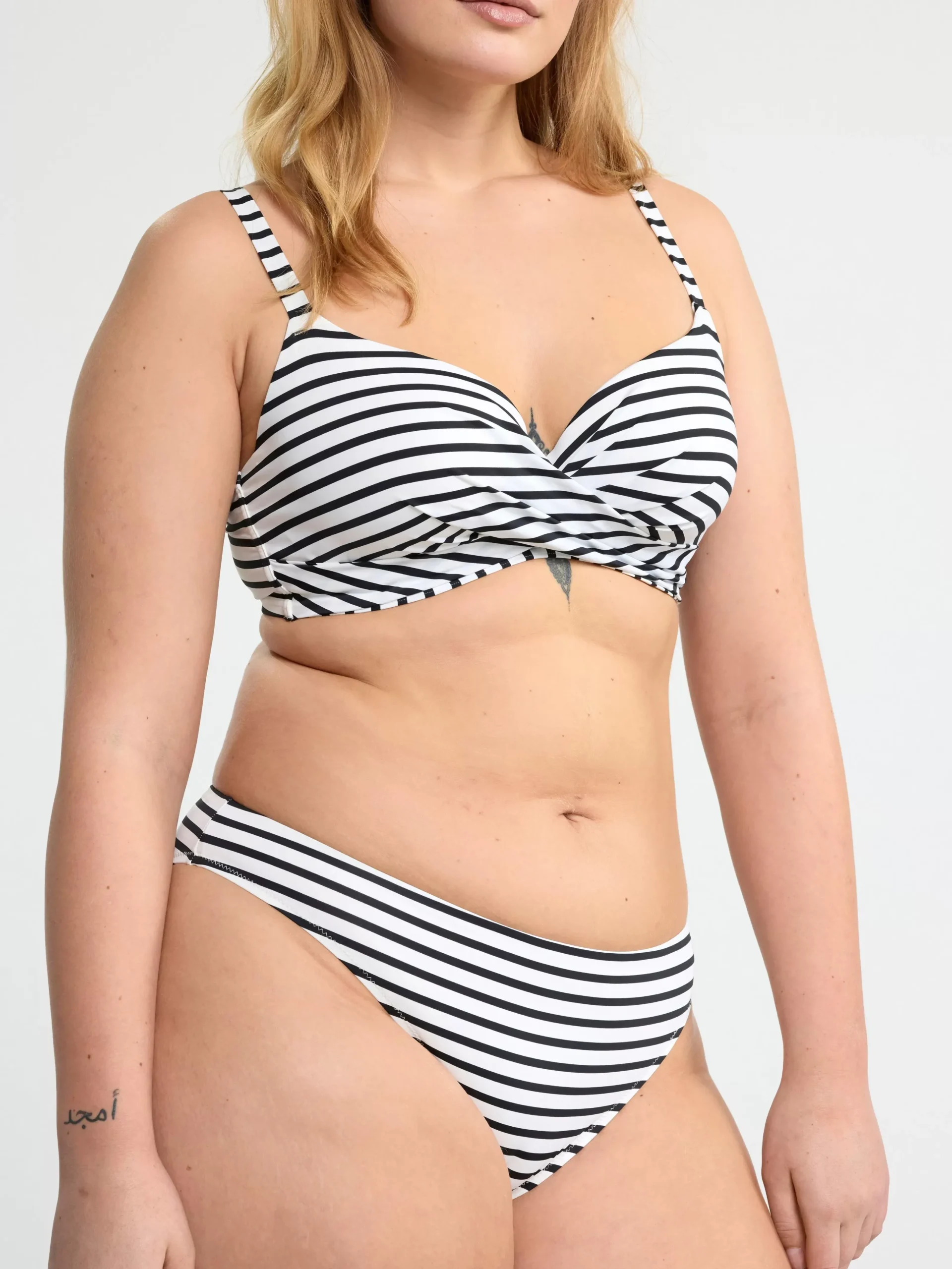 Badkläder>Lindex Bikiniunderdel Regular Waist Black