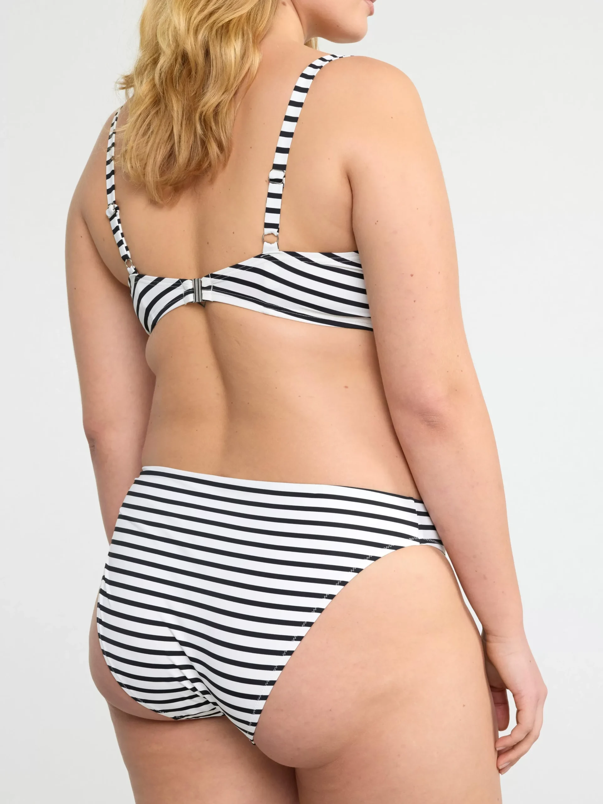 Badkläder>Lindex Bikiniunderdel Regular Waist Black