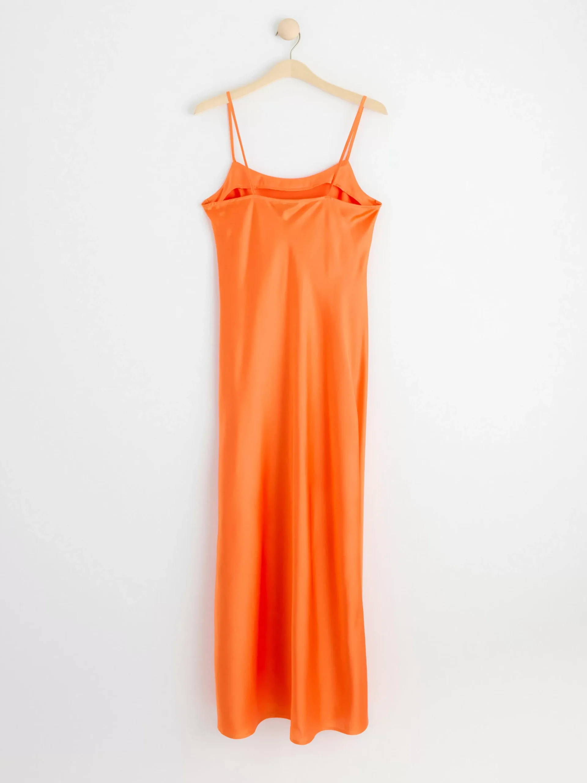Klänningar>Lindex Boljande Satinklanning Med Smala Axelband Light Orange