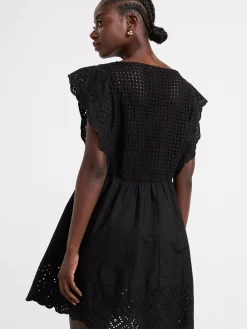 Klänningar>Lindex Broderie Anglaise Klanning – Curated By Elsa & Sofia Black