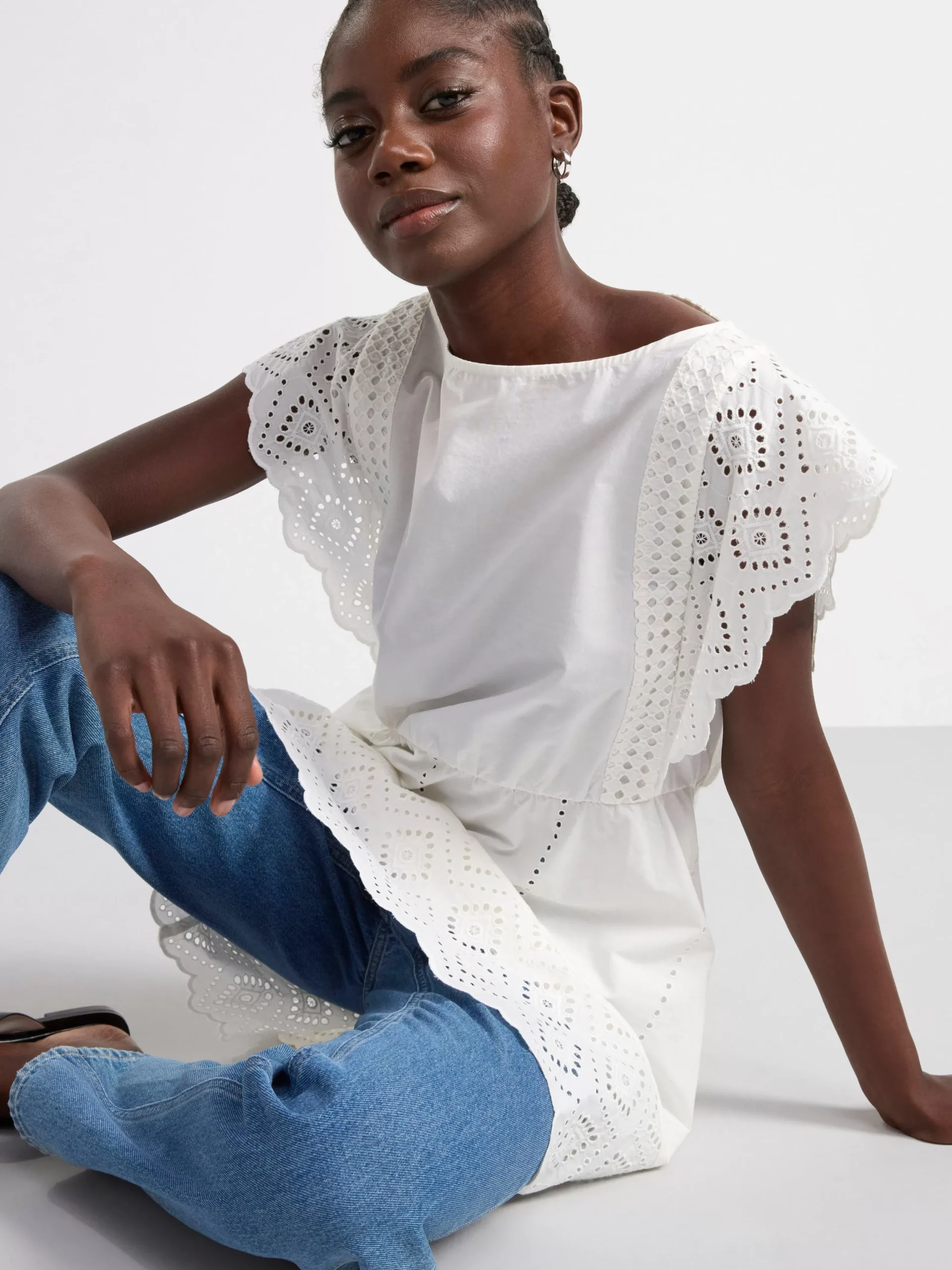 Klänningar>Lindex Broderie Anglaise Klanning – Curated By Elsa & Sofia White