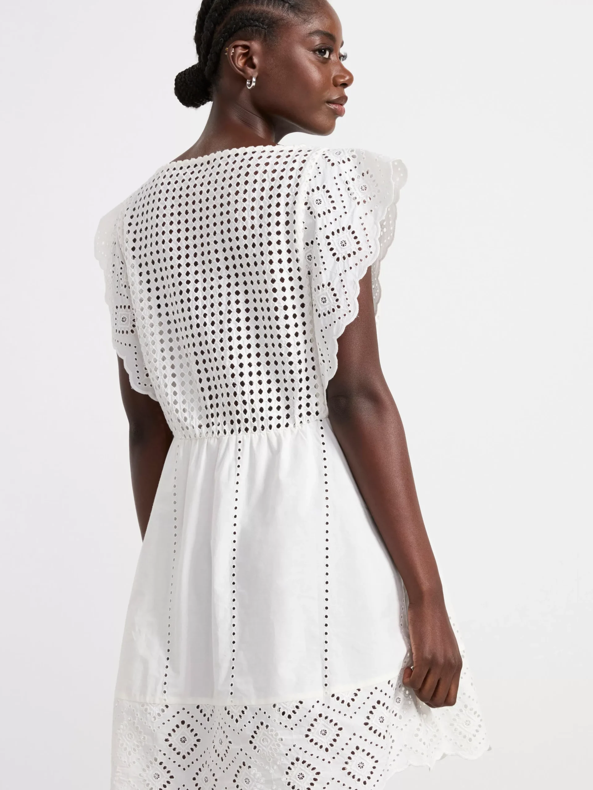Klänningar>Lindex Broderie Anglaise Klanning – Curated By Elsa & Sofia White