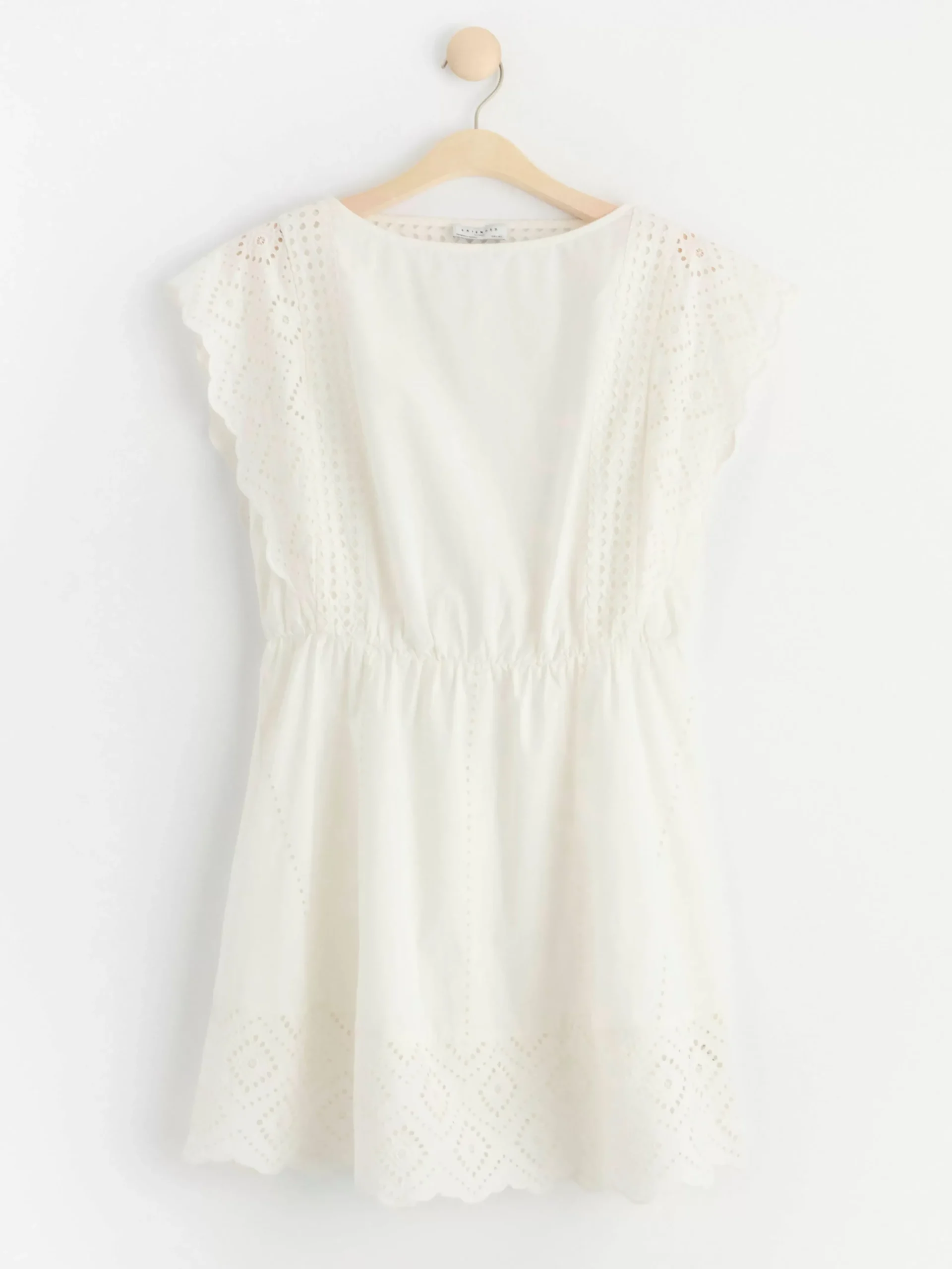 Klänningar>Lindex Broderie Anglaise Klanning – Curated By Elsa & Sofia White