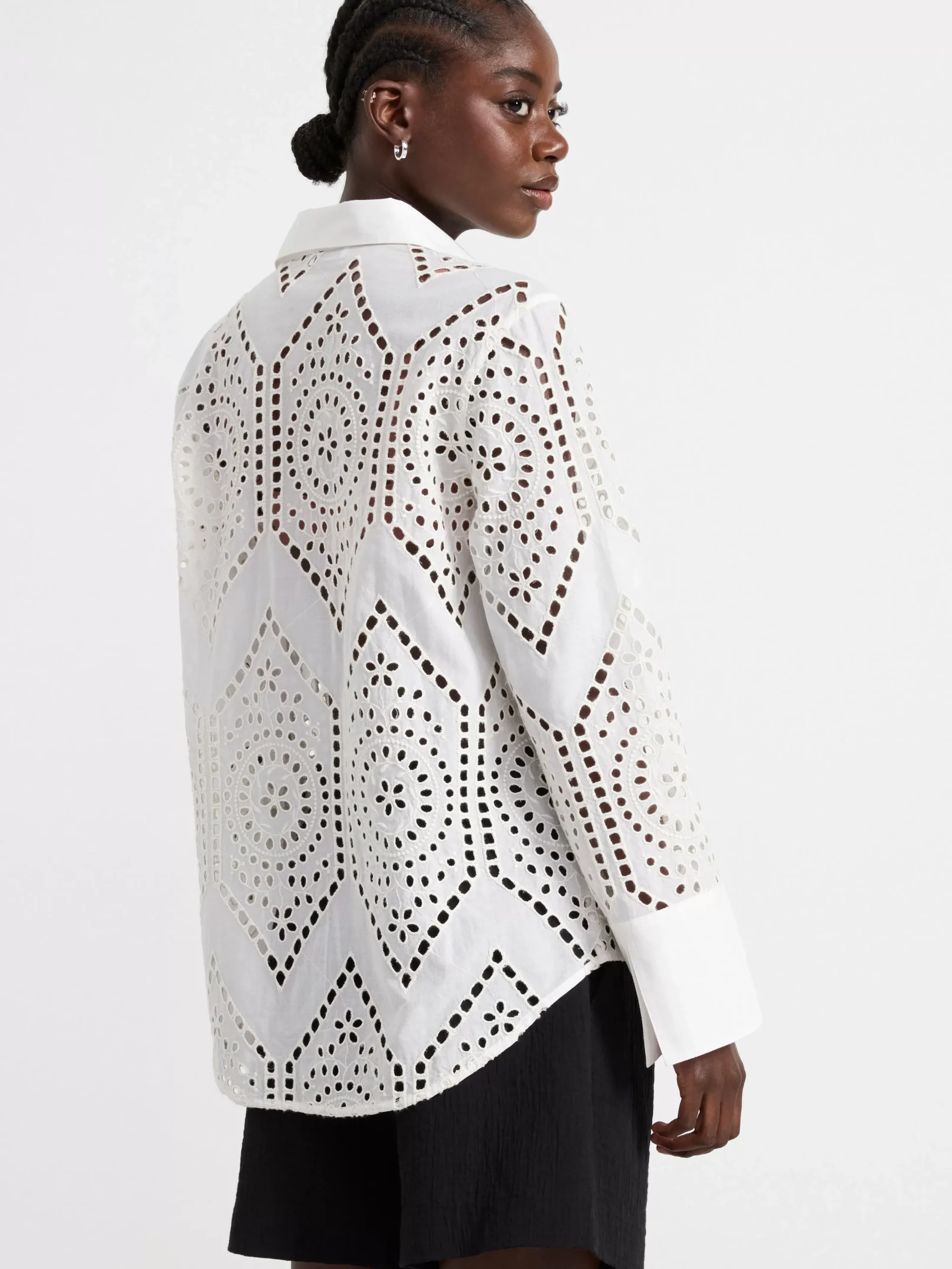 Blusar & Skjortor>Lindex Broderie Anglaise Skjorta – Curated By Elsa & Sofia White