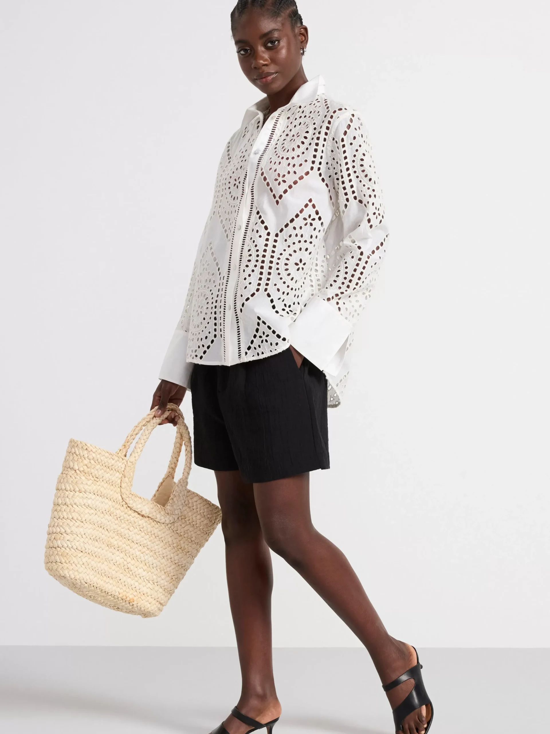 Blusar & Skjortor>Lindex Broderie Anglaise Skjorta – Curated By Elsa & Sofia White