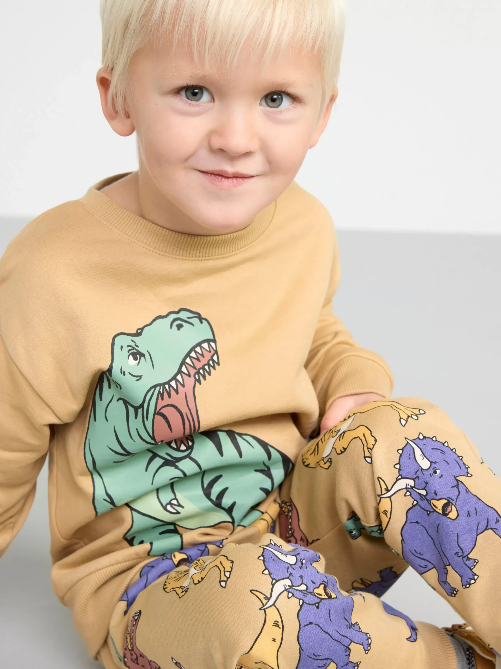 Byxor & Leggings>Lindex Byxa Med Borstad Insida Och Dinosaurier Beige