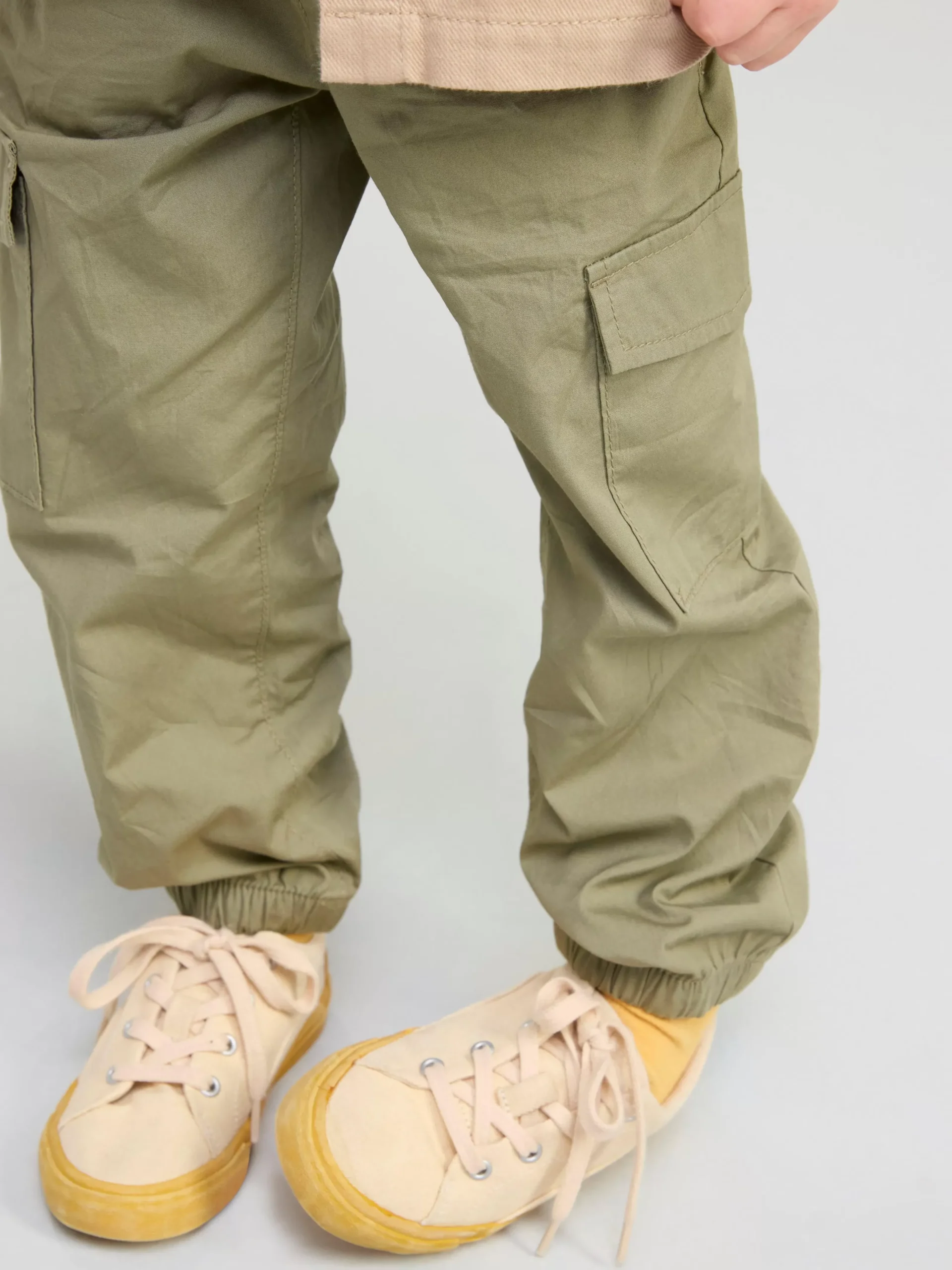 Byxor & Leggings>Lindex Cargobyxa Med Normalhog Midja Och Rakt Ben Light Dusty Khaki