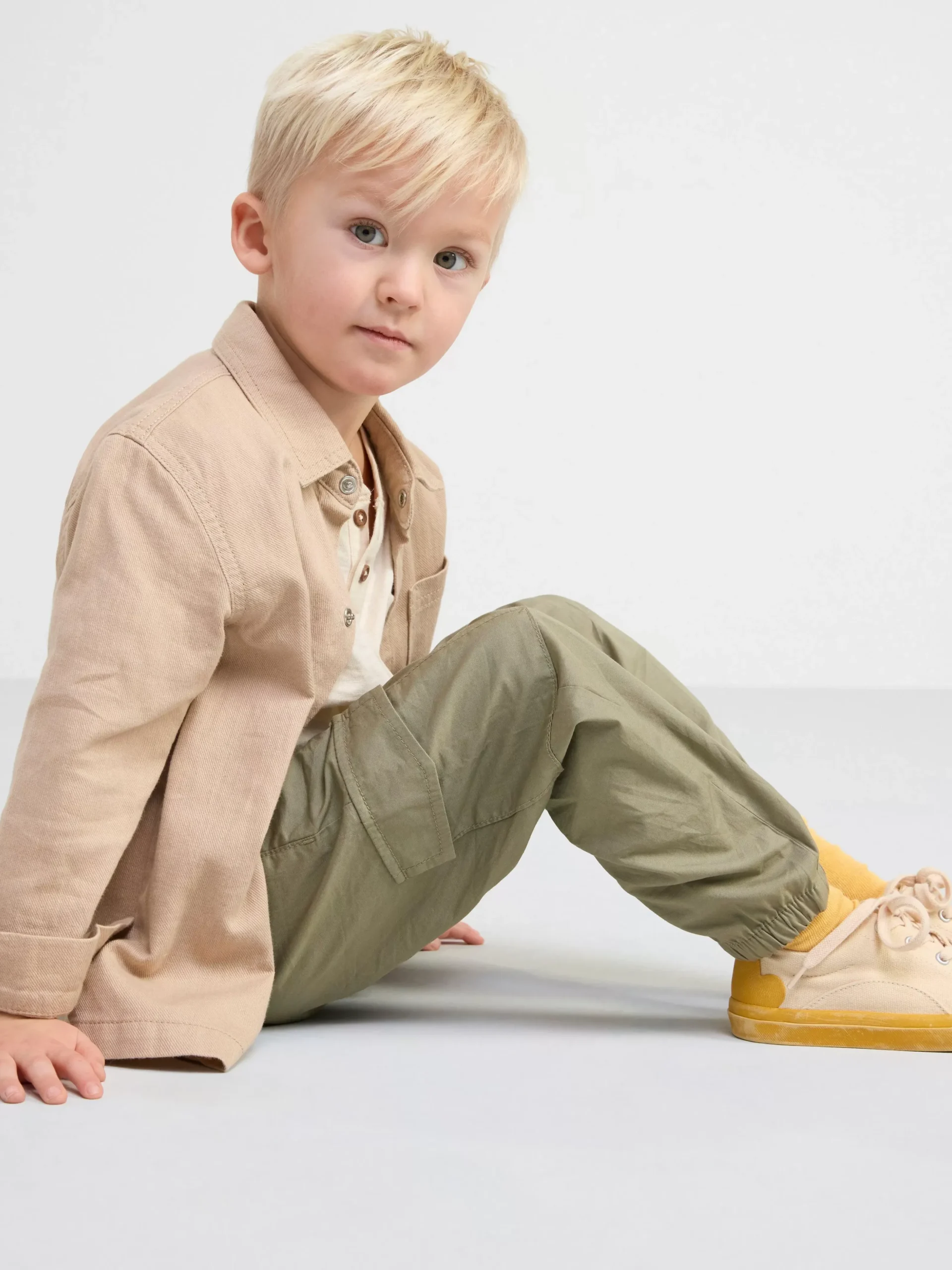Byxor & Leggings>Lindex Cargobyxa Med Normalhog Midja Och Rakt Ben Light Dusty Khaki