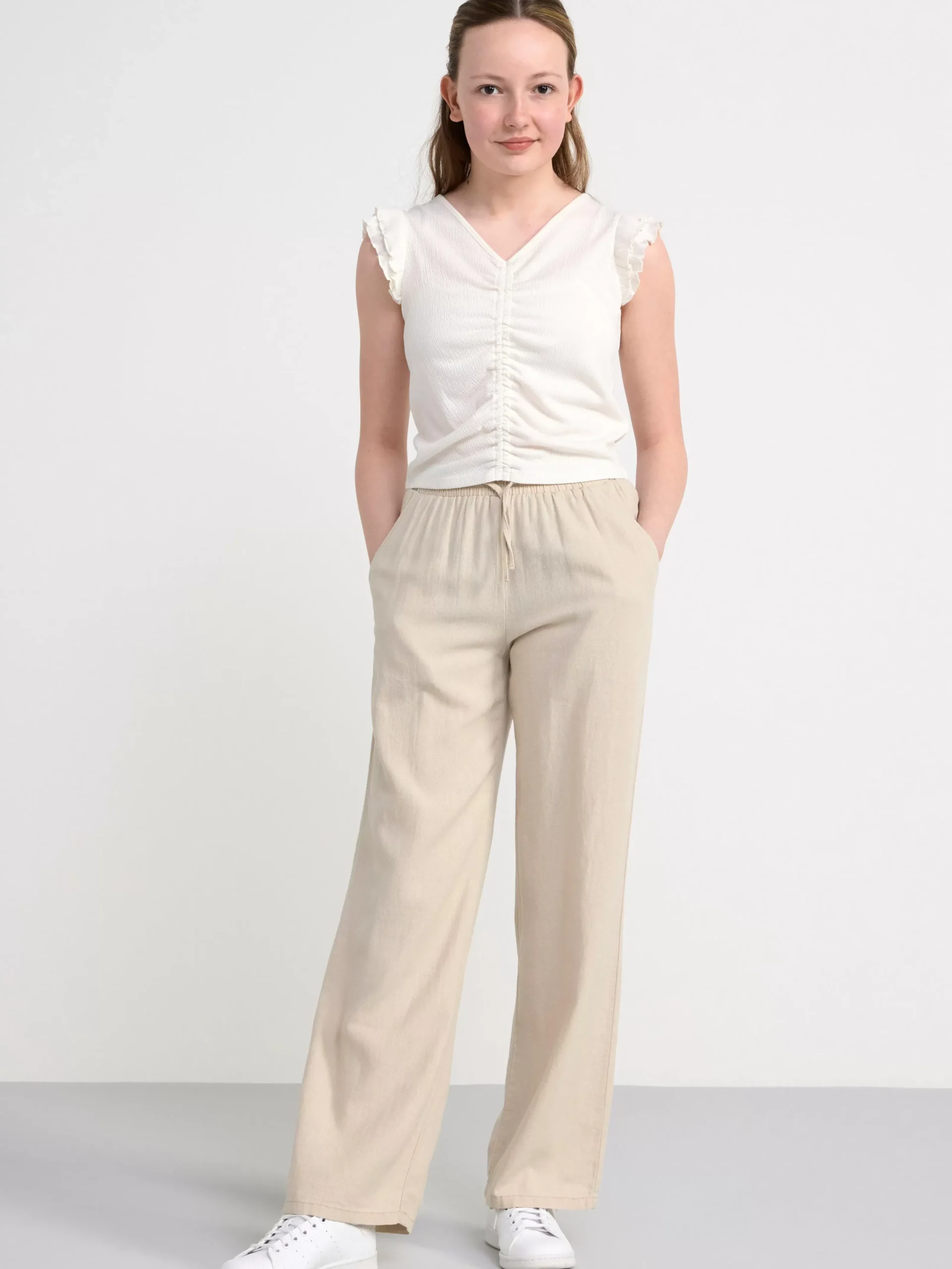 Toppar & T-Shirts>Lindex Croppad Topp Med Volangarm Off White