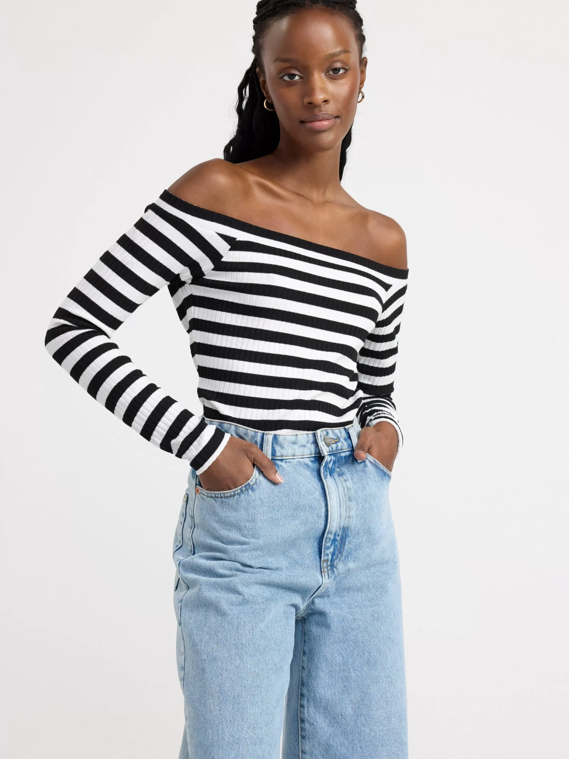 Toppar & T-Shirts>Lindex Figurnara Topp Med Batringning Off White