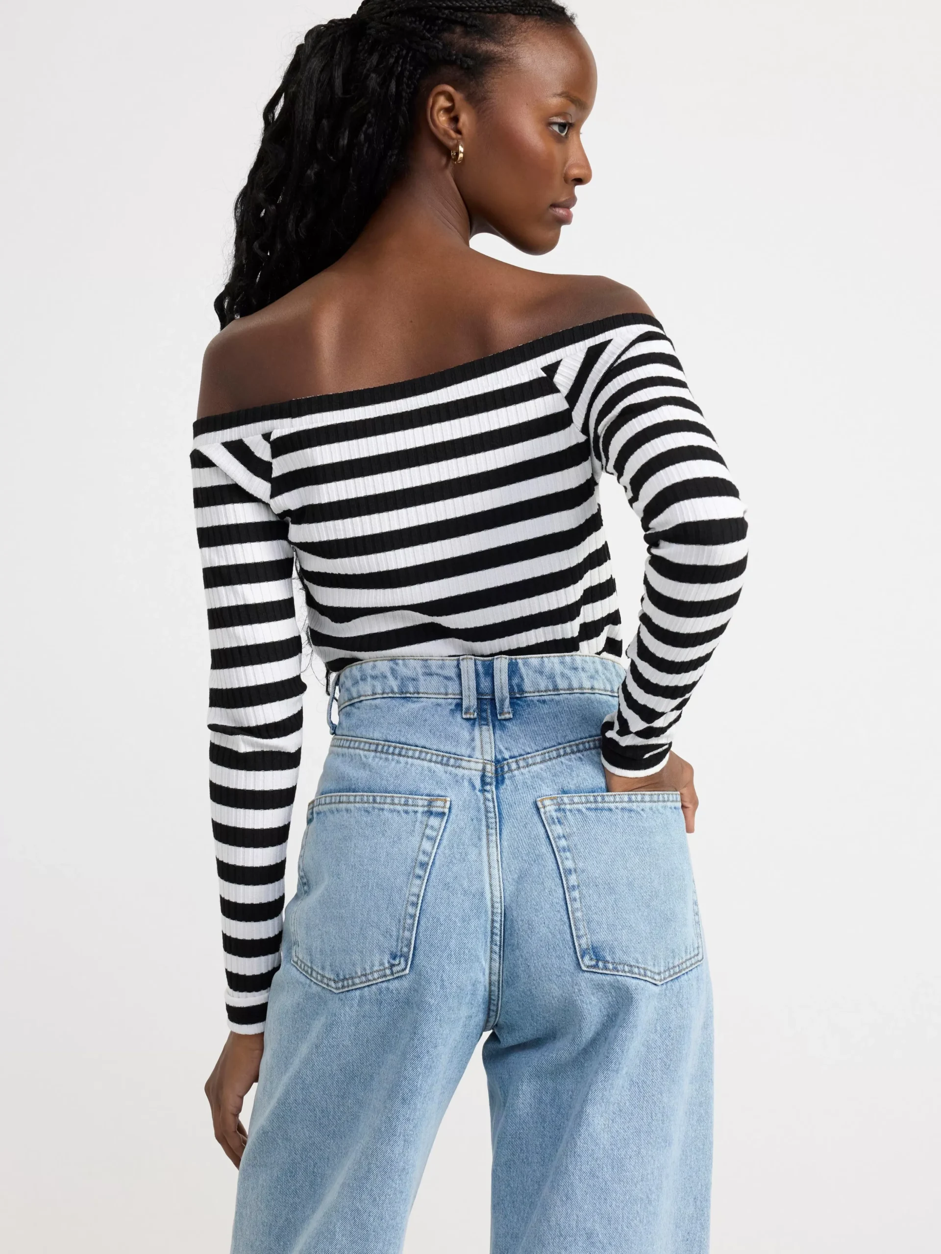 Toppar & T-Shirts>Lindex Figurnara Topp Med Batringning Off White