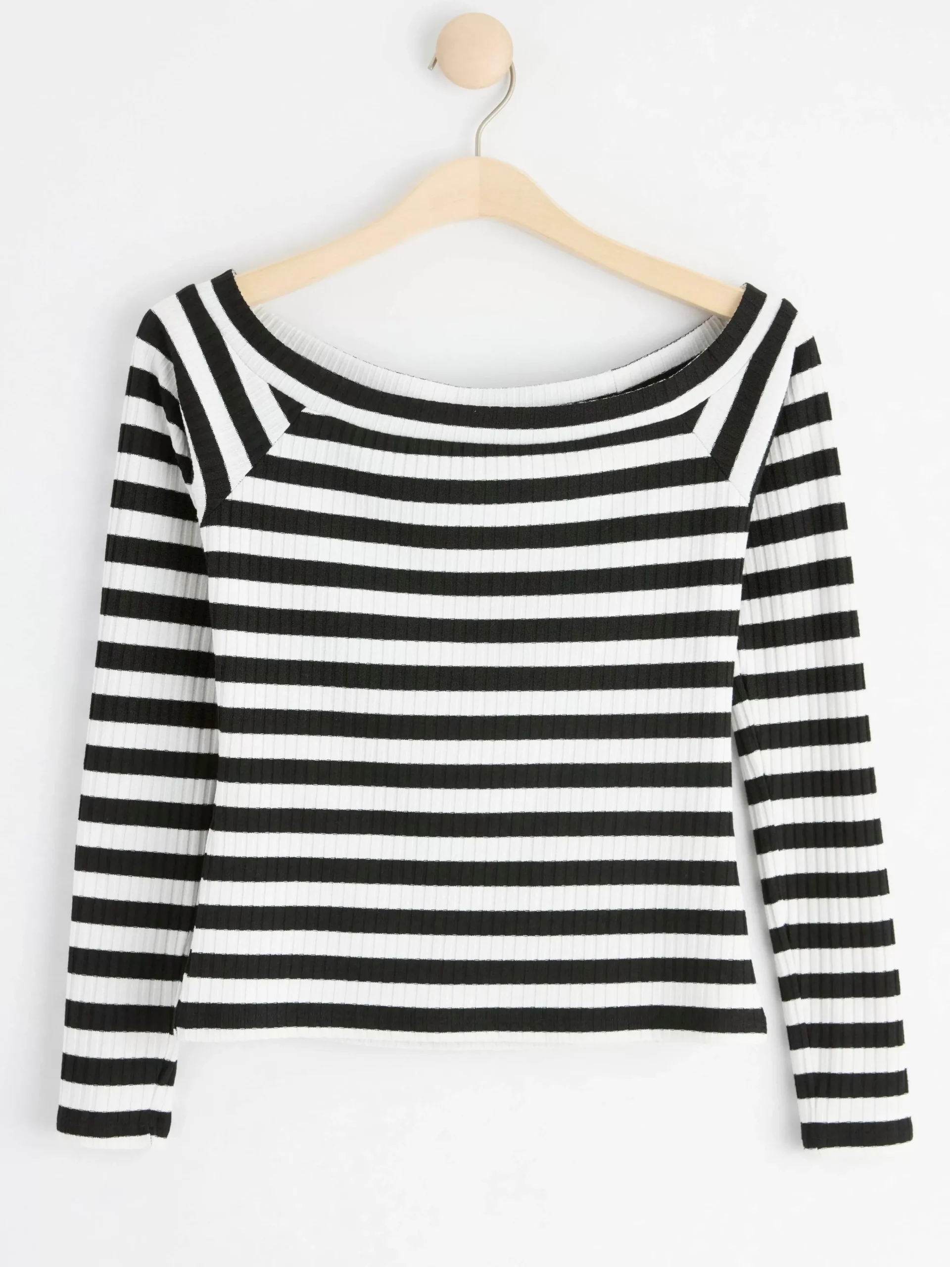 Toppar & T-Shirts>Lindex Figurnara Topp Med Batringning Off White