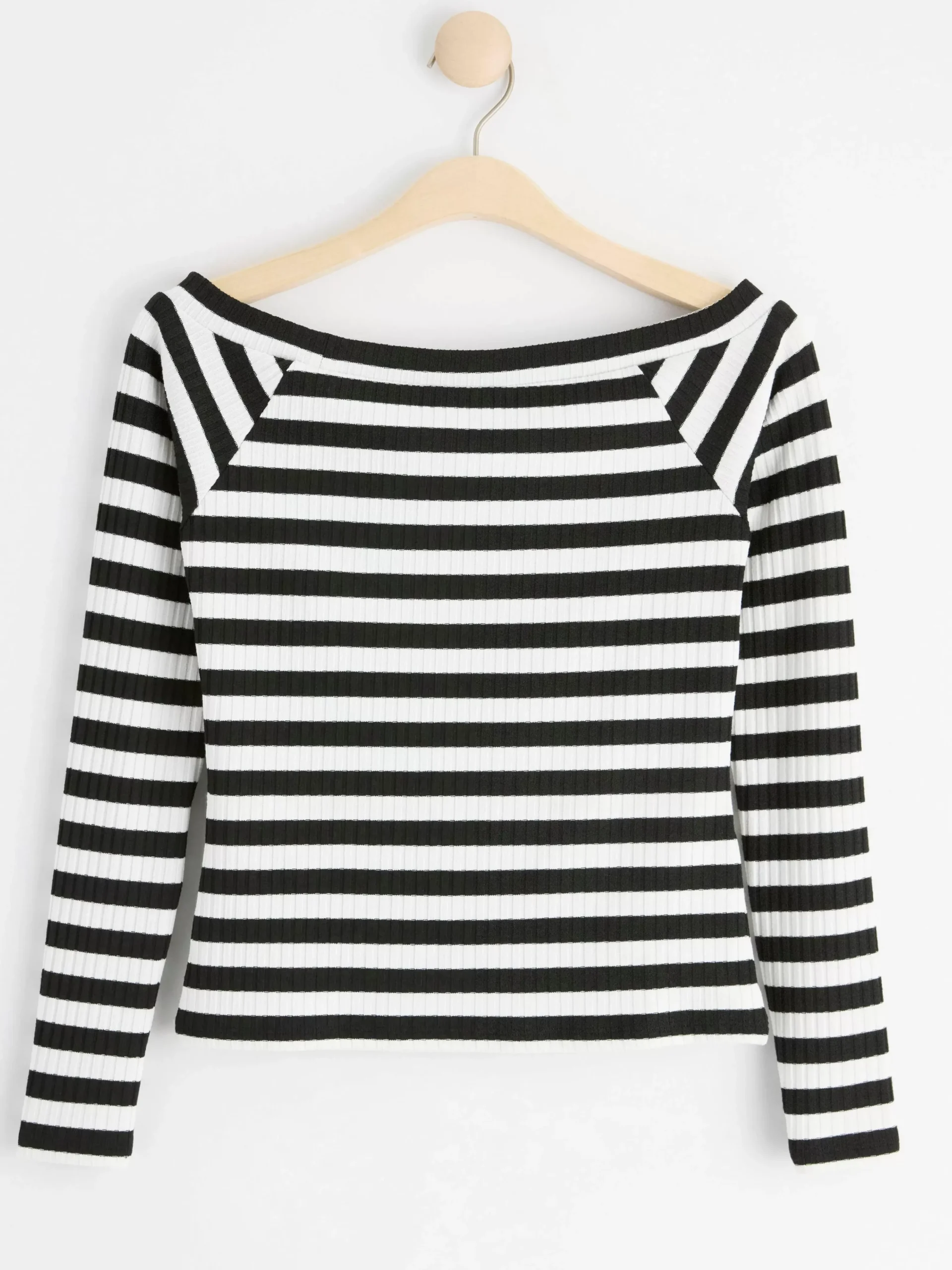 Toppar & T-Shirts>Lindex Figurnara Topp Med Batringning Off White