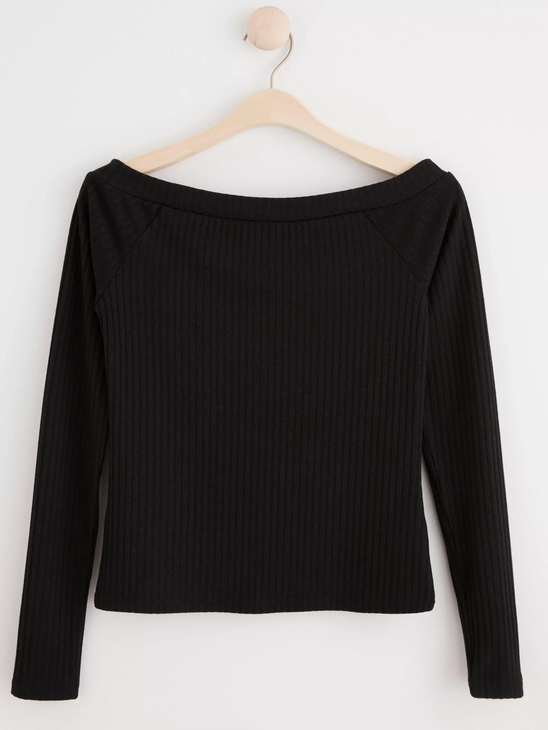 Toppar & T-Shirts>Lindex Figurnara Topp Med Batringning Black