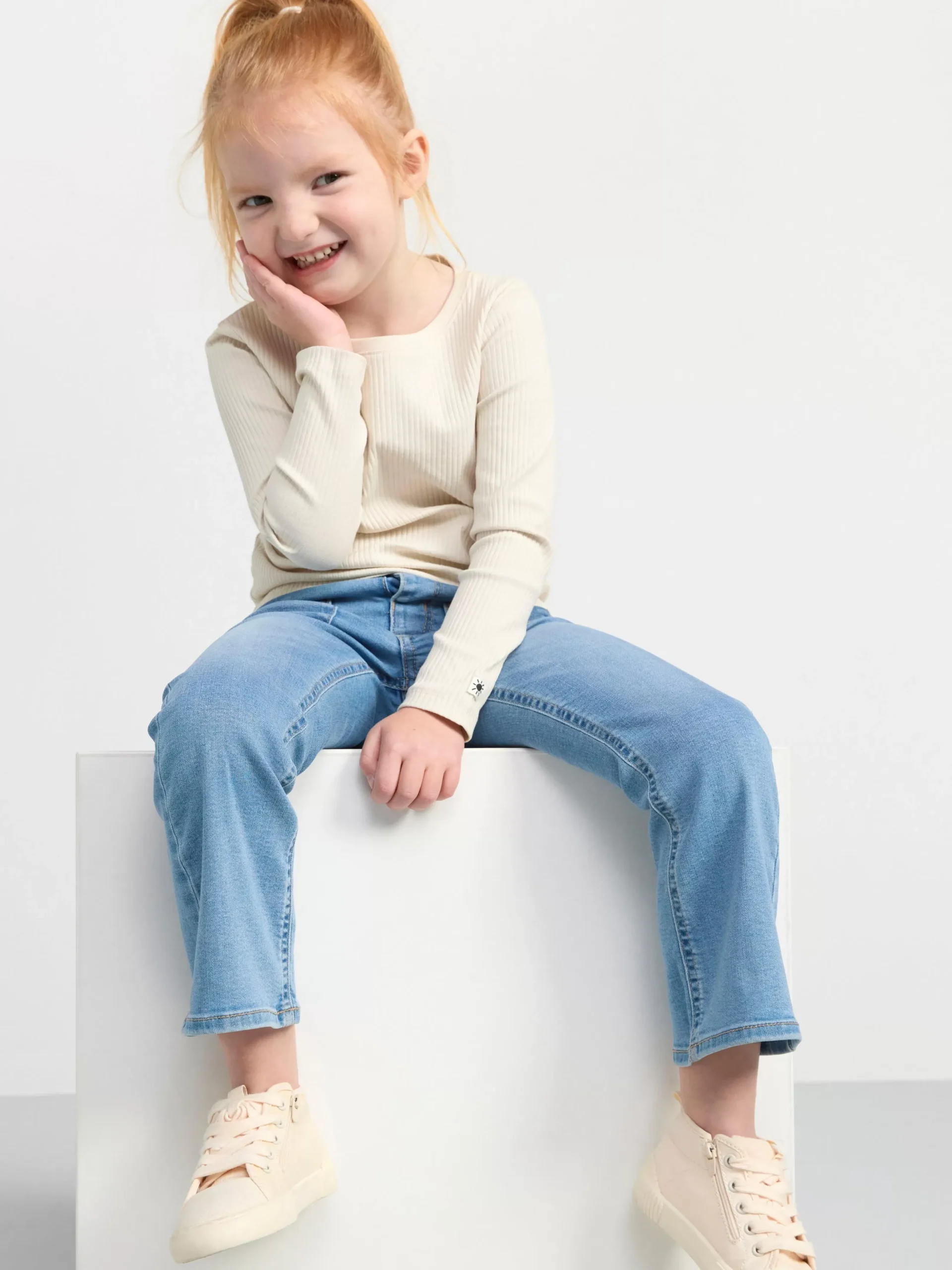 Jeans>Lindex Freja Jeans Med Utsvangt Ben Och Normalhog Midja Denim