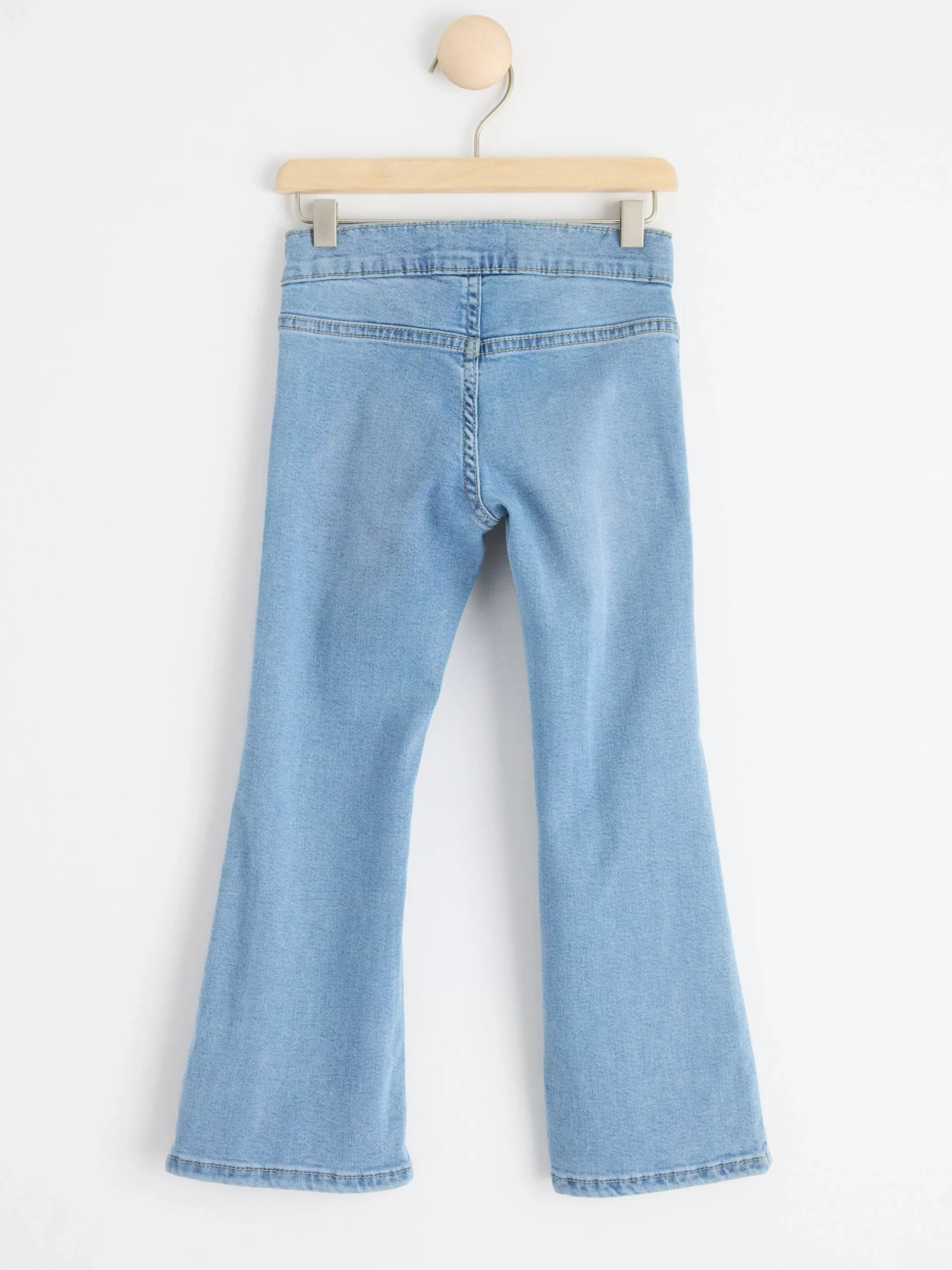 Jeans>Lindex Freja Jeans Med Utsvangt Ben Och Normalhog Midja Denim
