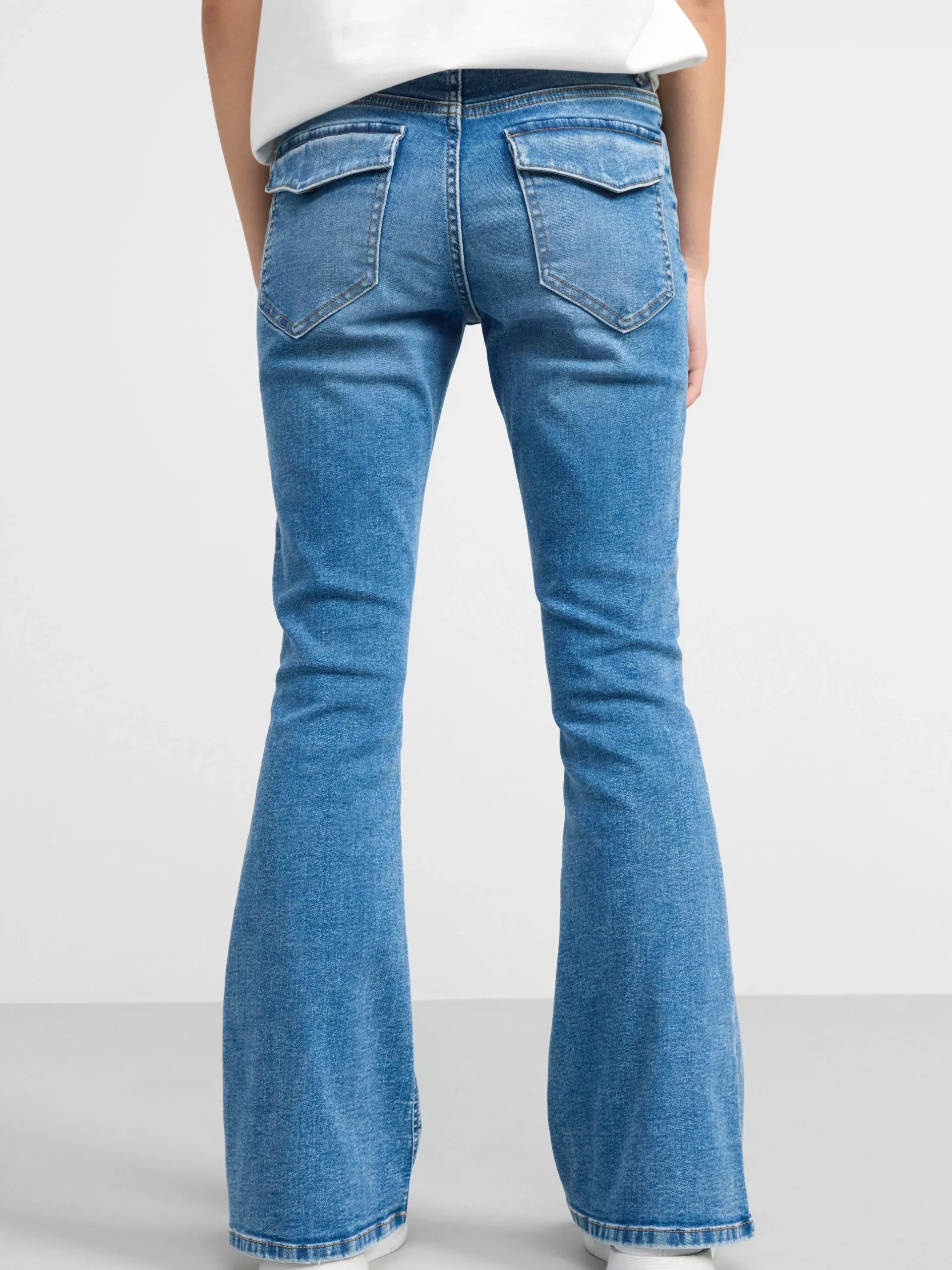 Jeans>Lindex Freja Jeans Med Utsvangt Ben Och Normalhog Midja Denim Blue