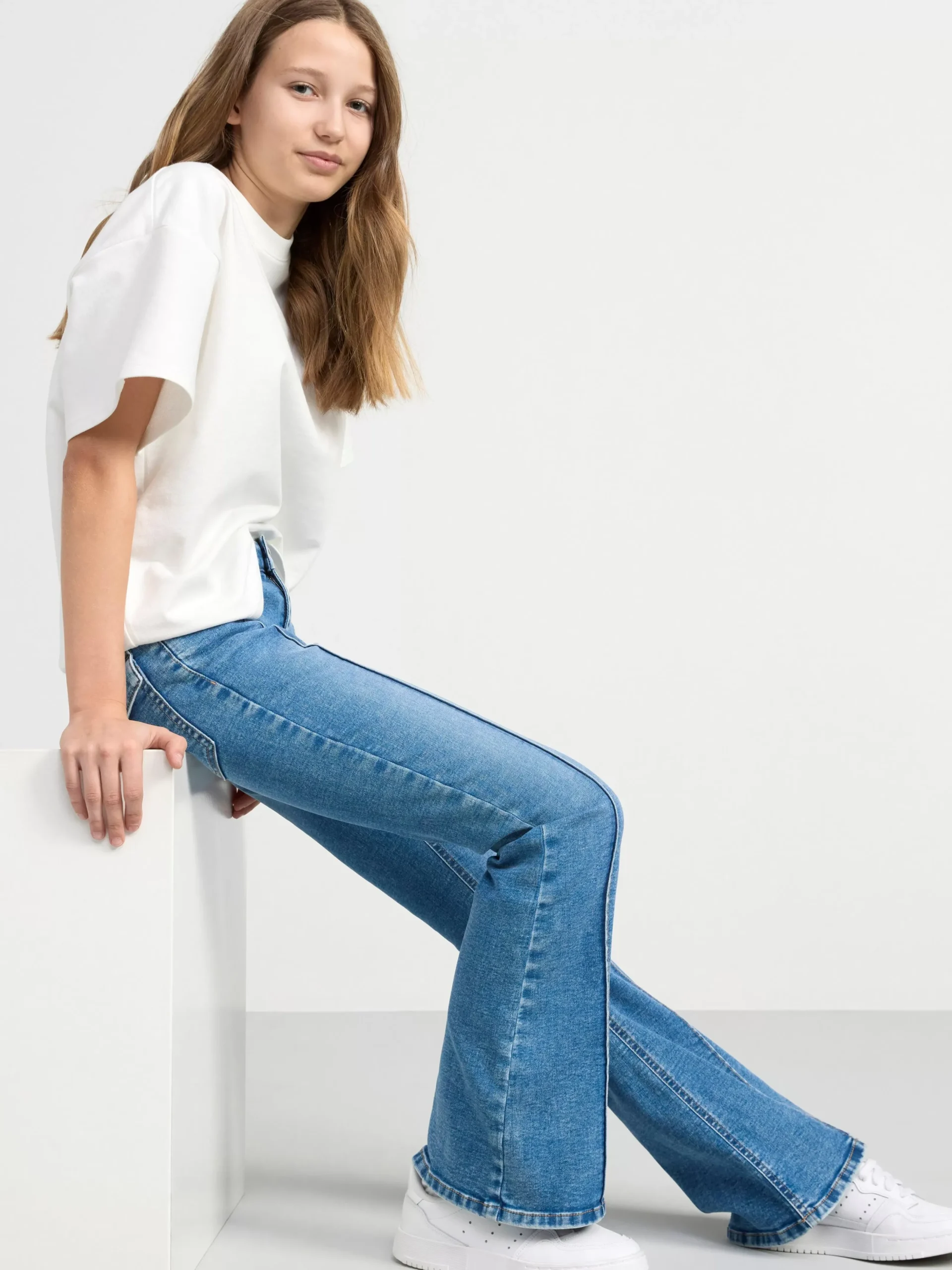 Jeans>Lindex Freja Jeans Med Utsvangt Ben Och Normalhog Midja Denim Blue