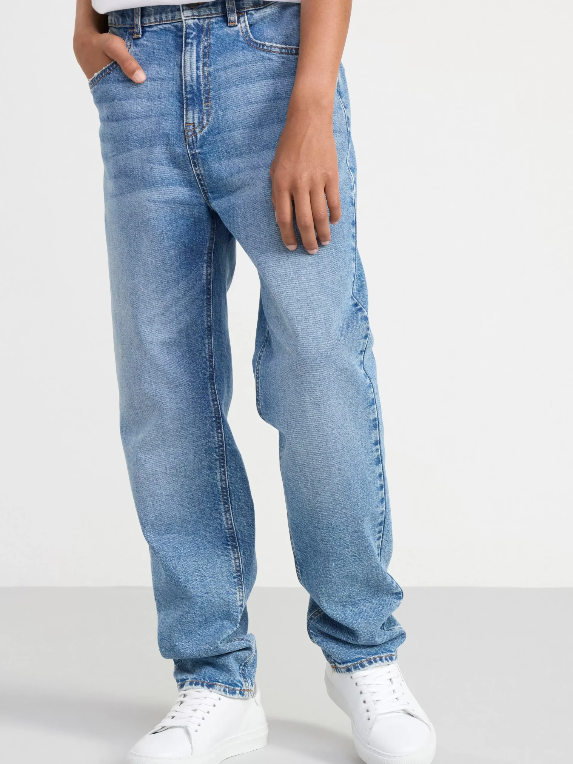 Jeans>Lindex Jeans Med Avsmalnande Ben Och Normalhog Midja Denim