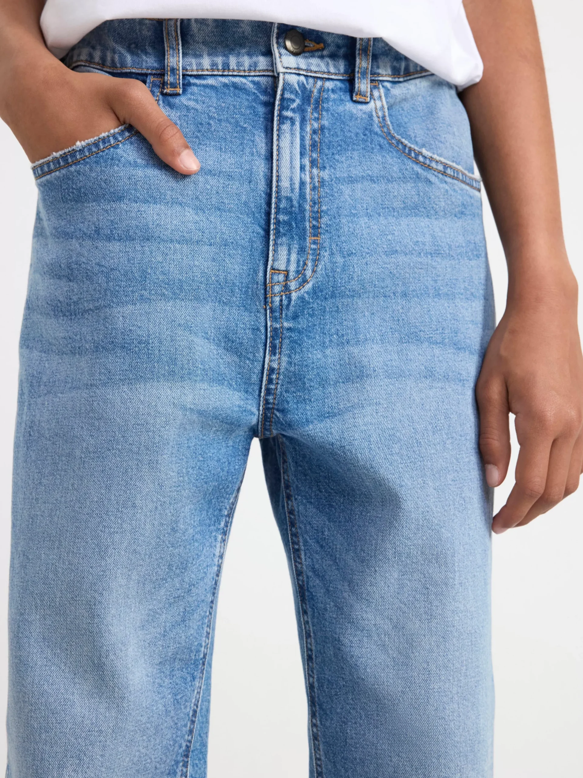Jeans>Lindex Jeans Med Avsmalnande Ben Och Normalhog Midja Denim
