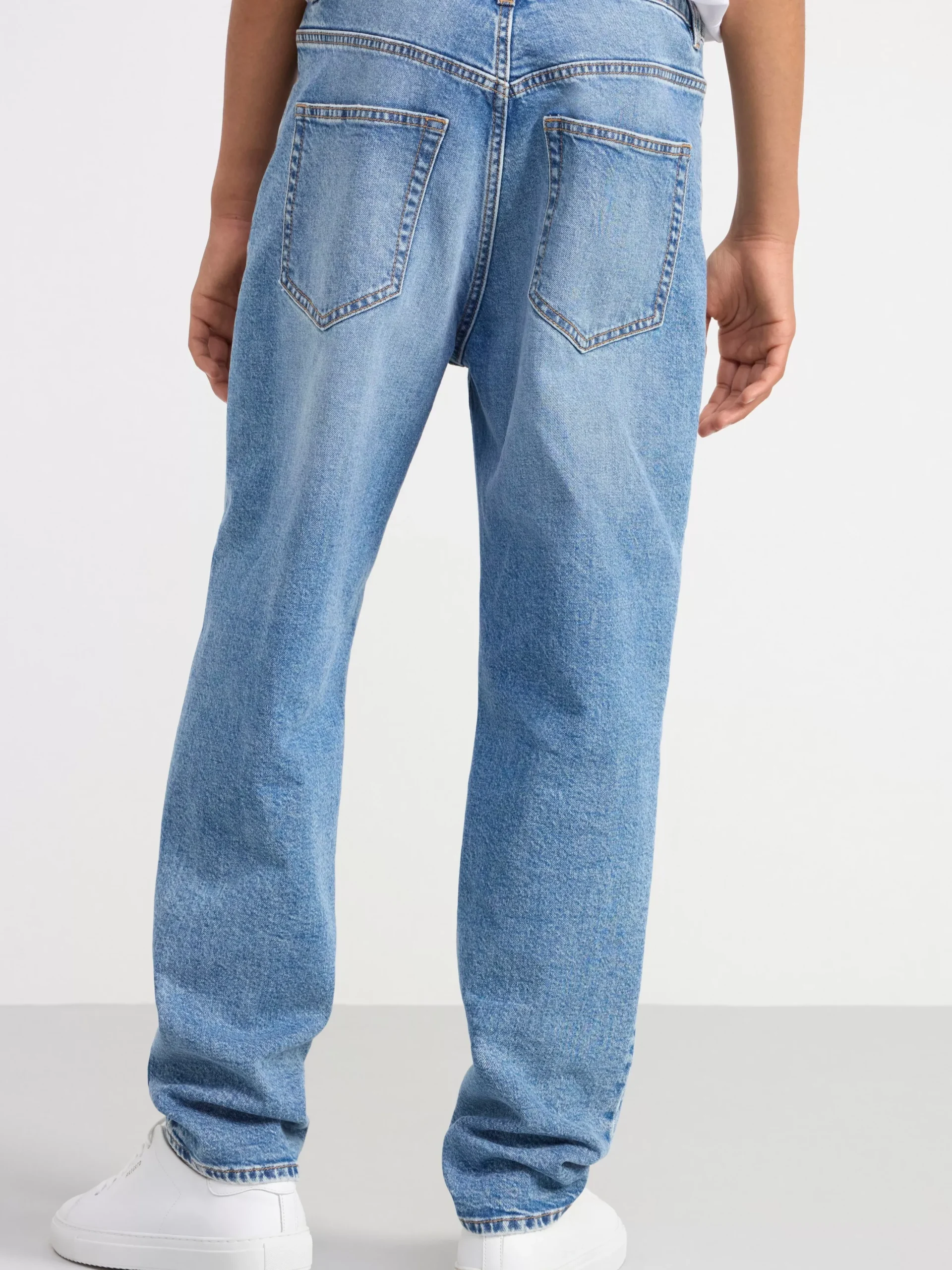 Jeans>Lindex Jeans Med Avsmalnande Ben Och Normalhog Midja Denim