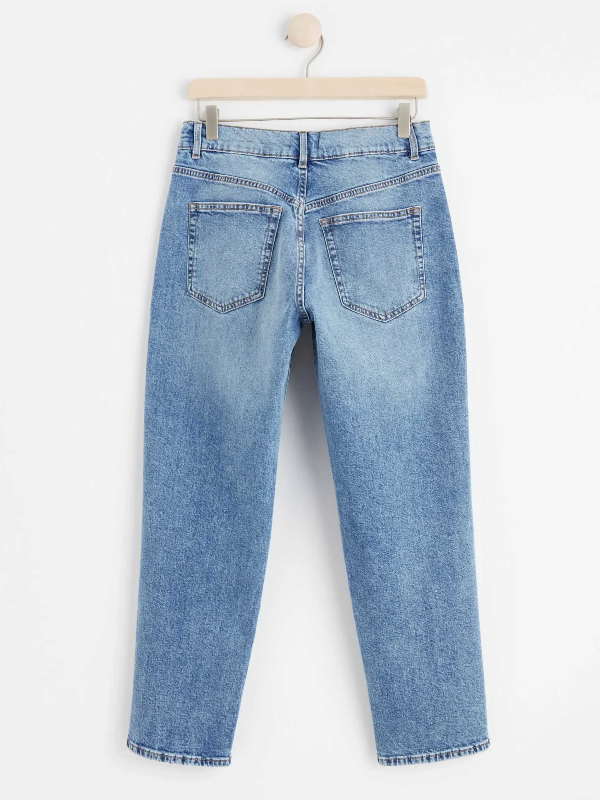 Jeans>Lindex Jeans Med Avsmalnande Ben Och Normalhog Midja Denim