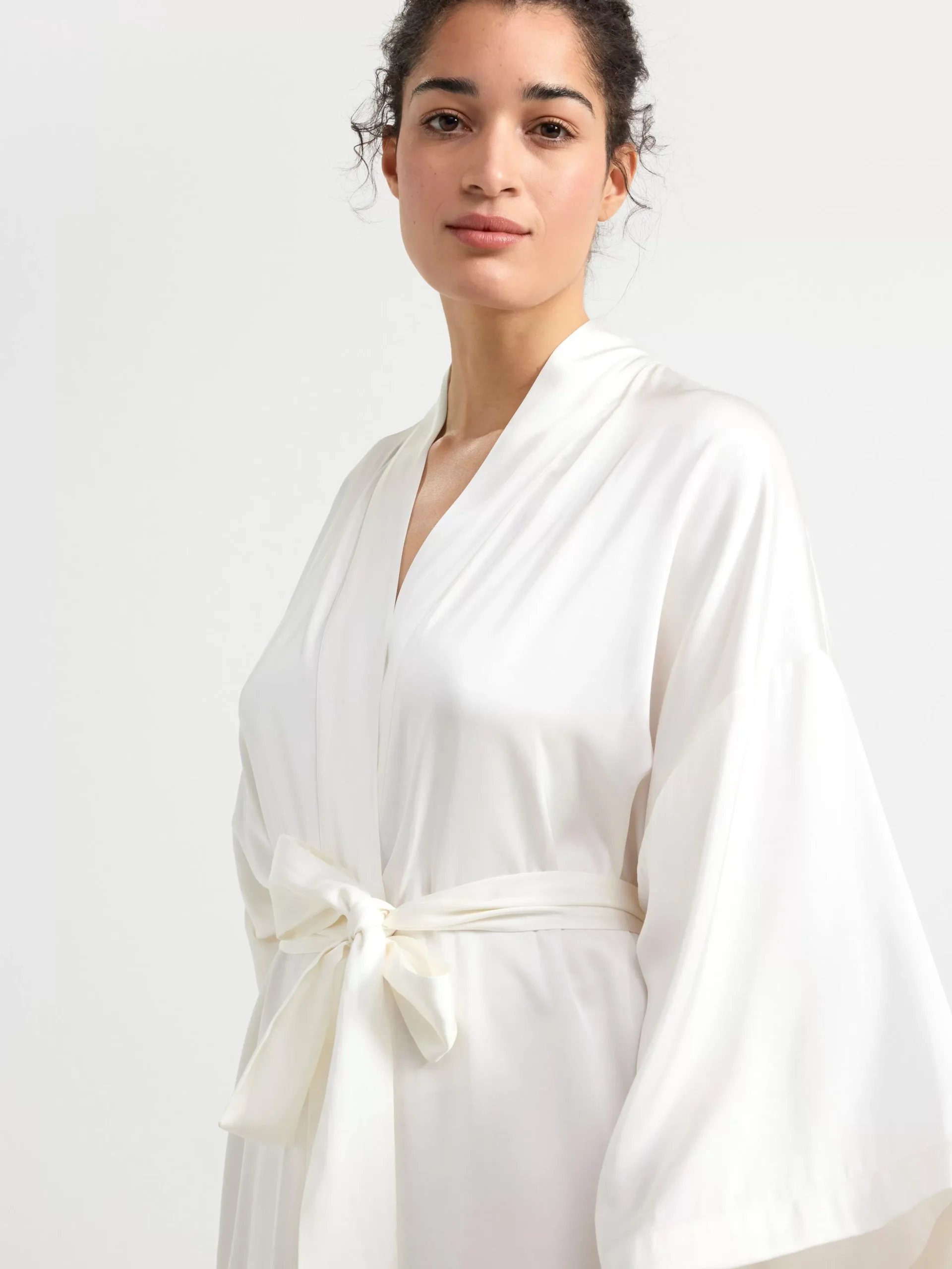Nattplagg>Lindex Kimono I Satin Light White