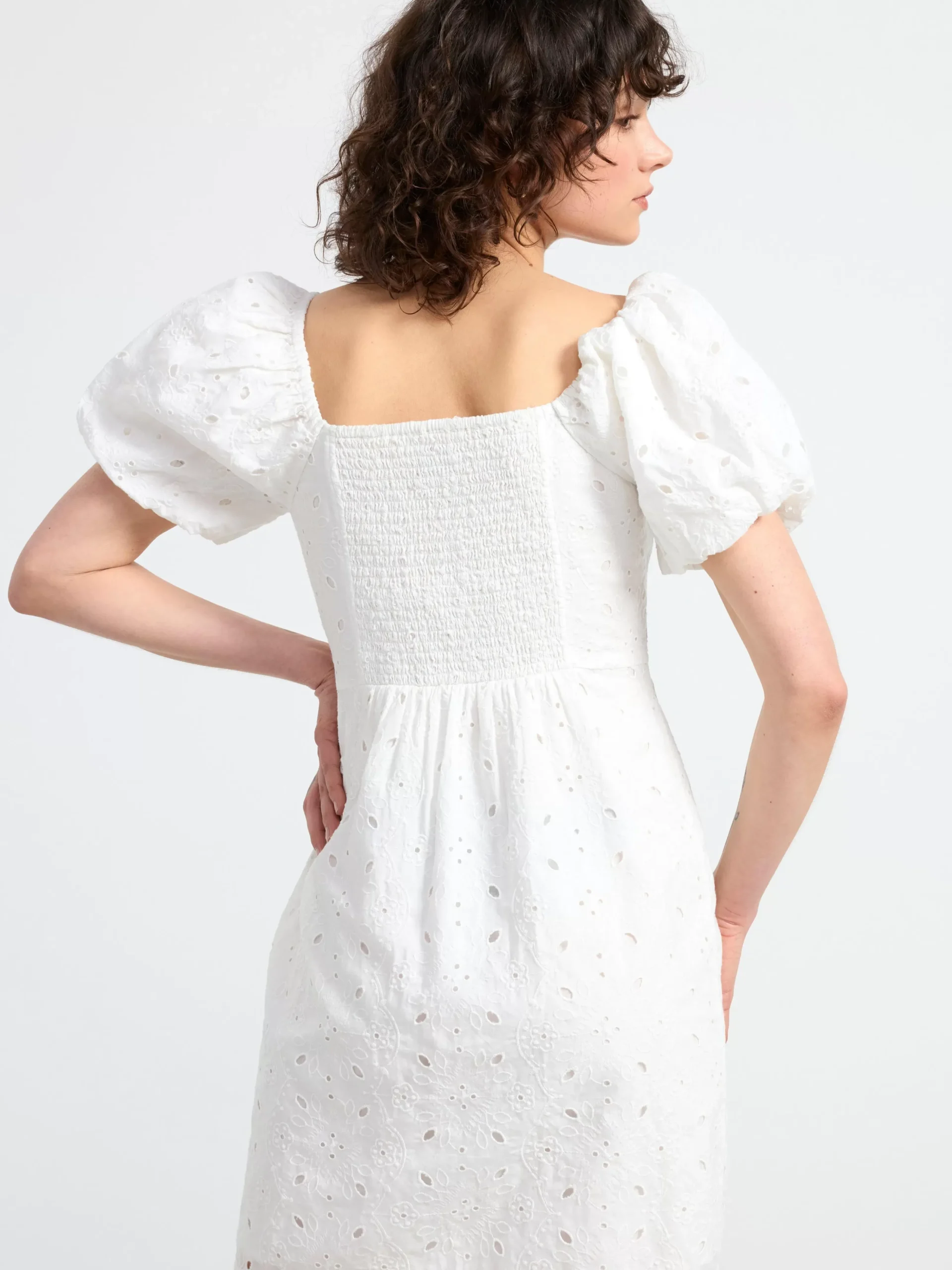 Klänningar>Lindex Klanning Med Broderie Anglaise Off White