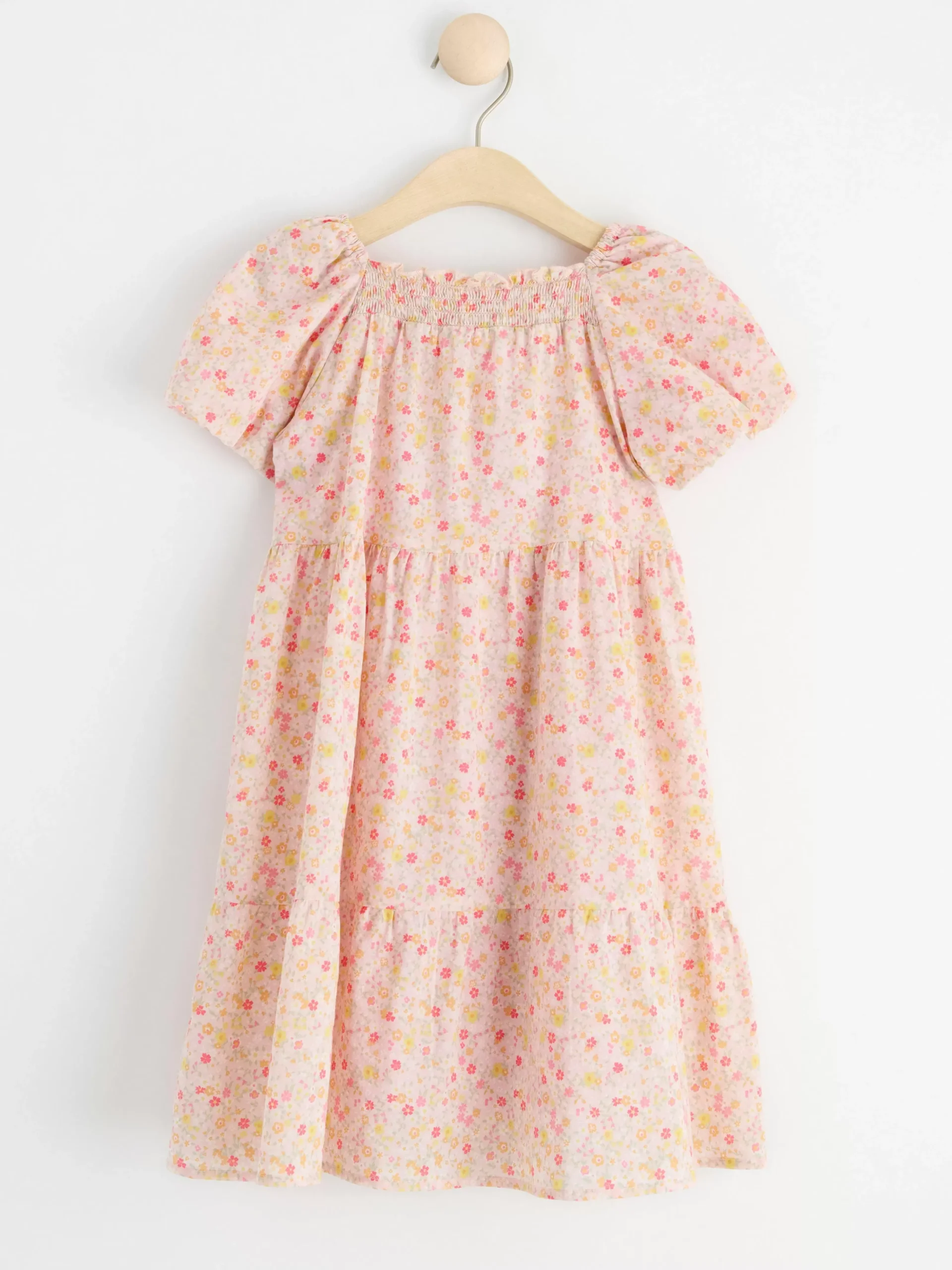 Klänningar>Lindex Klanning Med Puffarm Och Blommor Light Pink