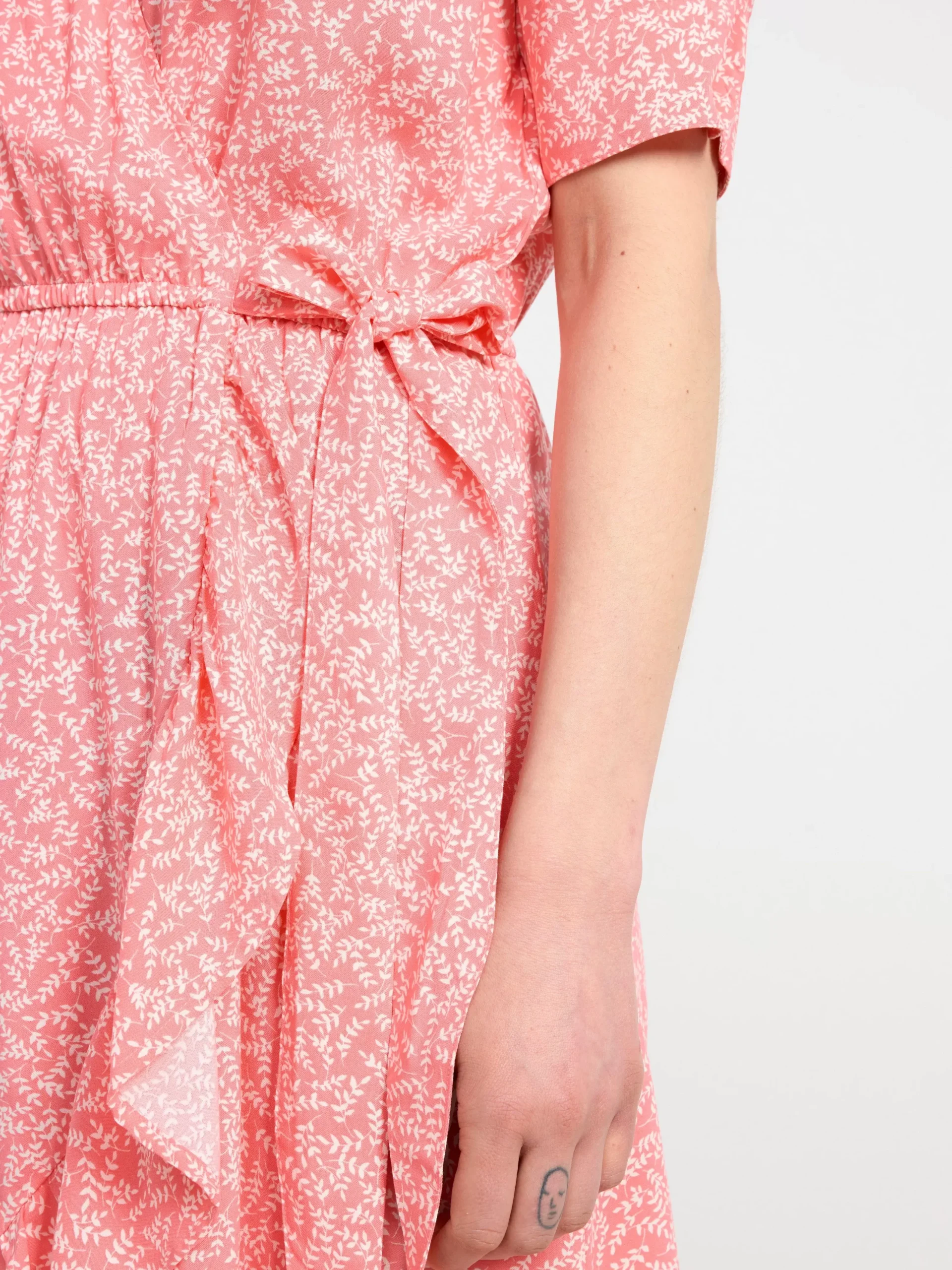 Klänningar>Lindex Kort Monstrad Klanning Med Kort Arm Dark Pink