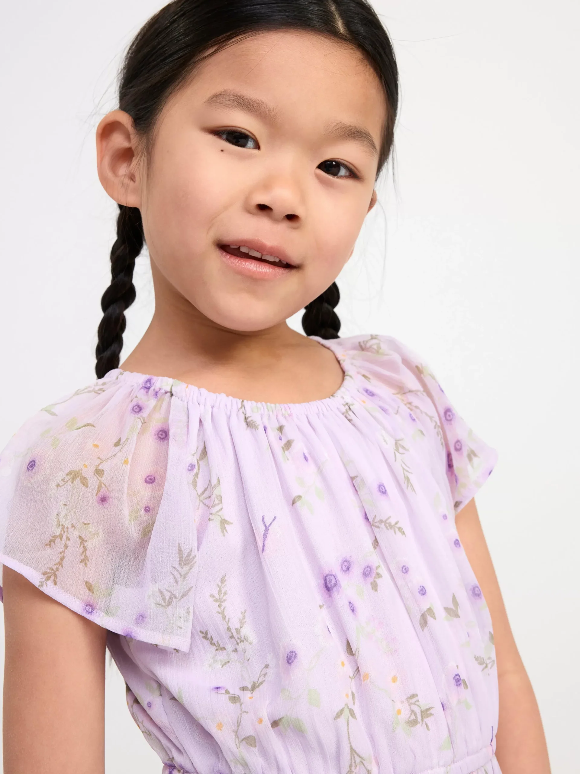 Klänningar>Lindex Kortarmad Chiffongklanning Som Ar Langre Baktill An Framtill Light Lilac