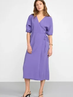 Klänningar>Lindex Kortarmad Klanning I Omlottdesign Strong Lilac