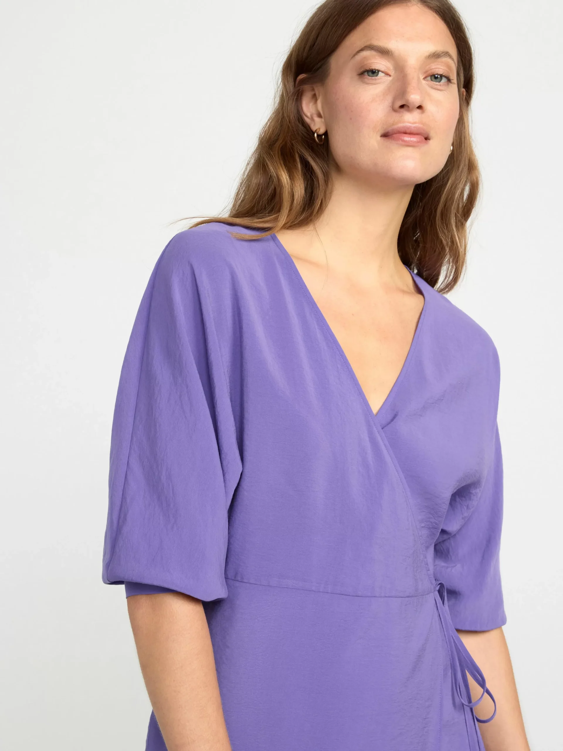 Klänningar>Lindex Kortarmad Klanning I Omlottdesign Strong Lilac