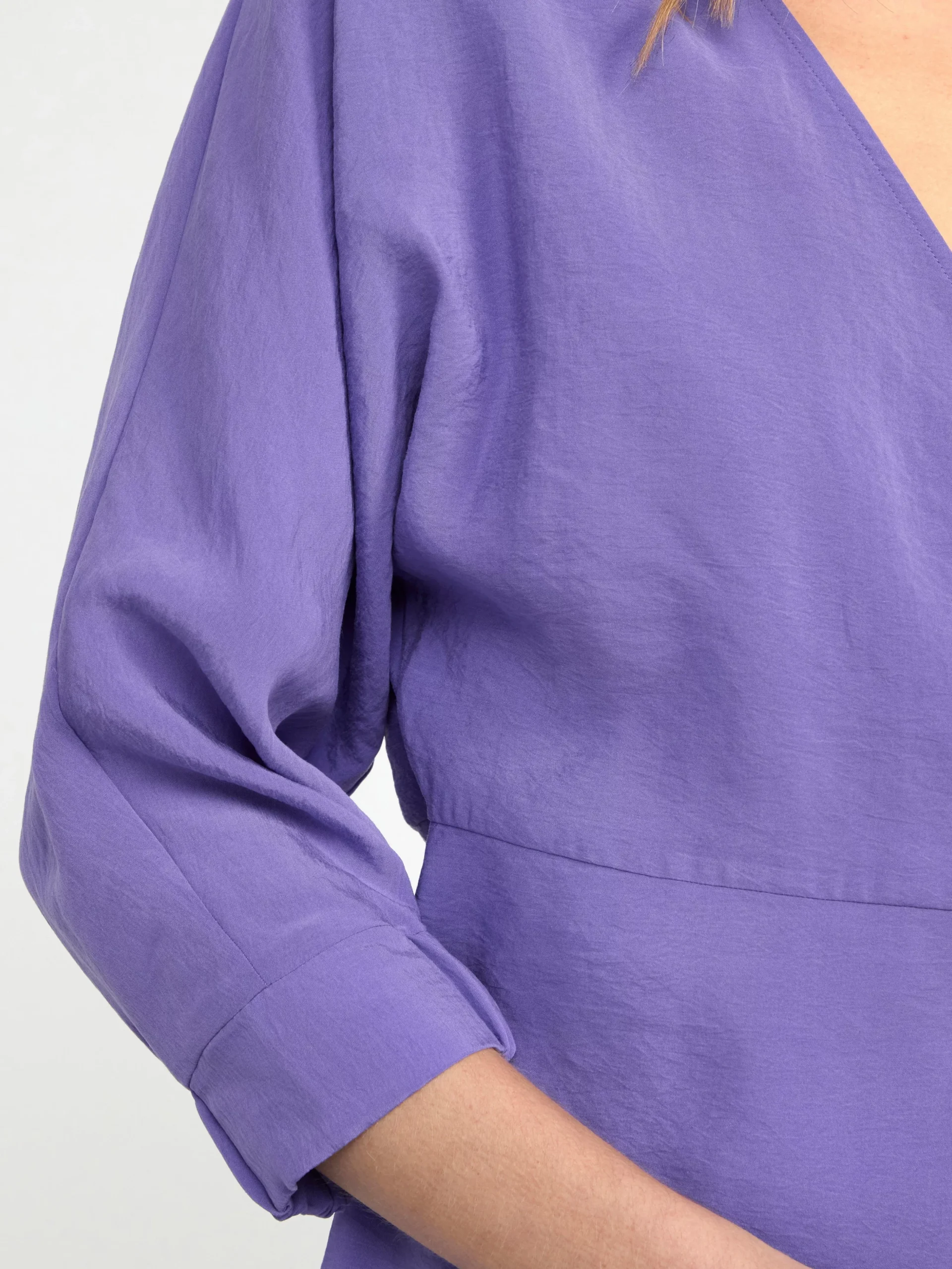Klänningar>Lindex Kortarmad Klanning I Omlottdesign Strong Lilac
