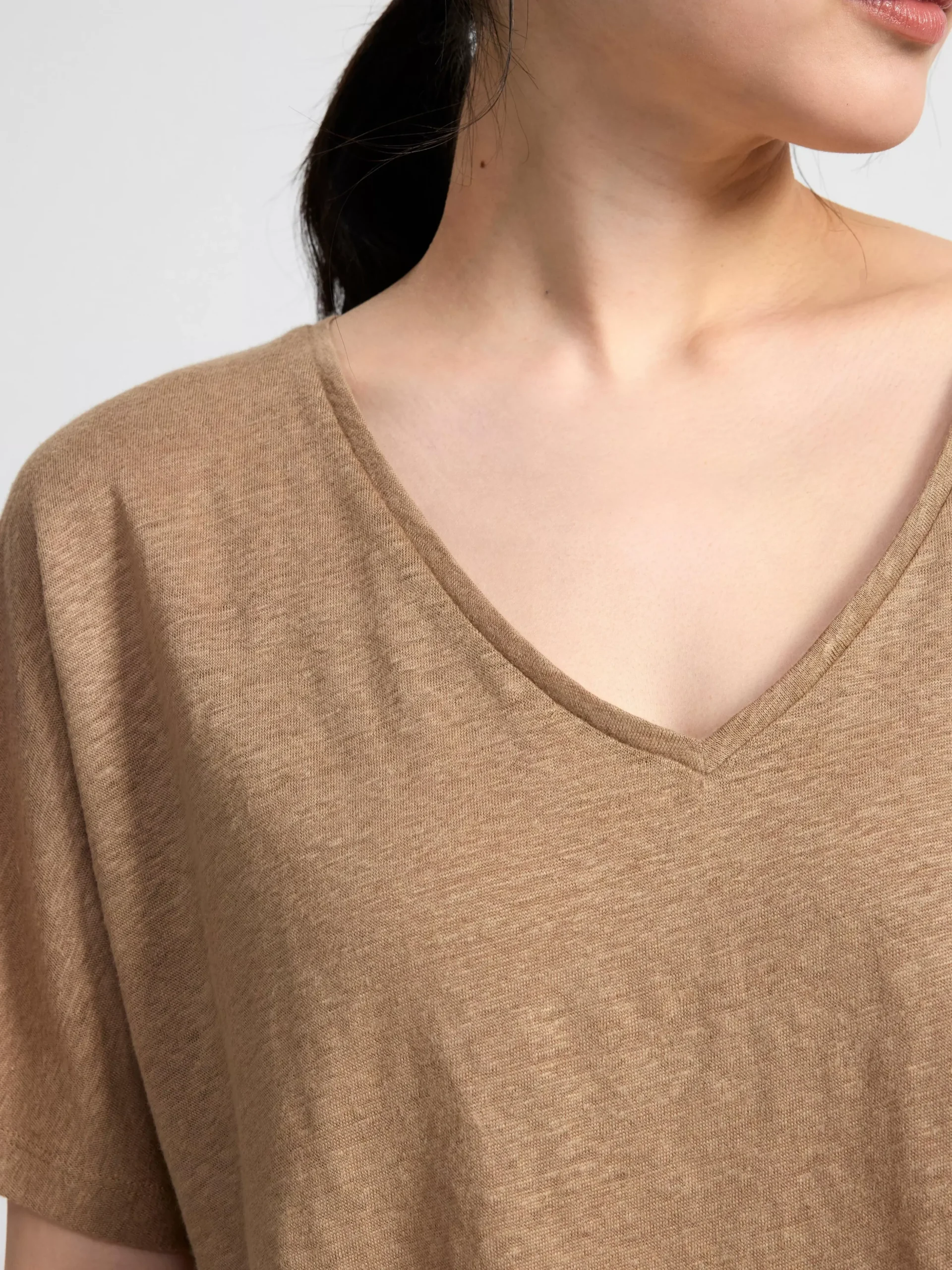 Toppar & T-Shirts>Lindex Kortarmad Linnetopp Med V‑Ringning Light Dusty Brown