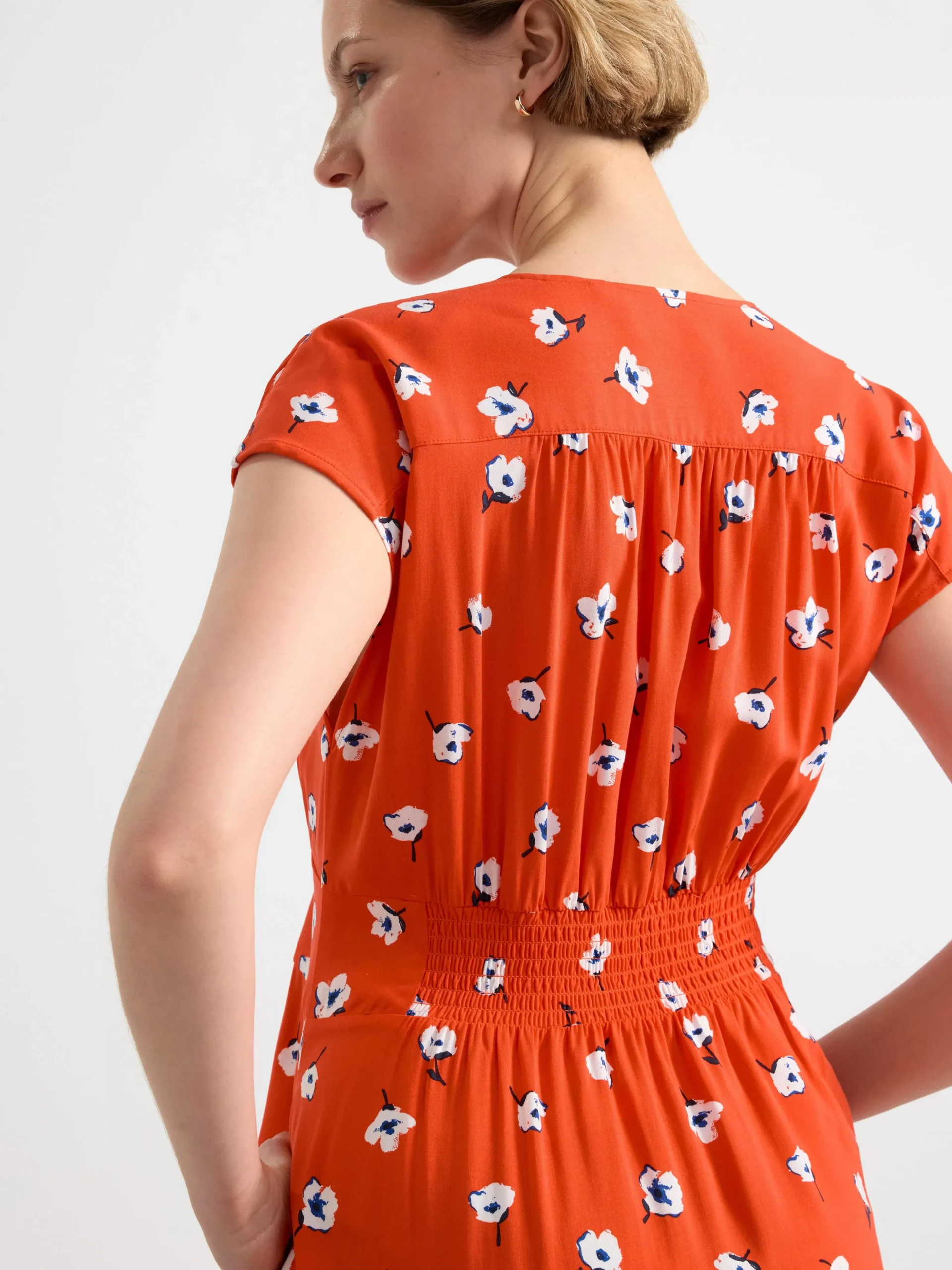 Klänningar>Lindex Kortarmad Midiklanning Med Blommor Red