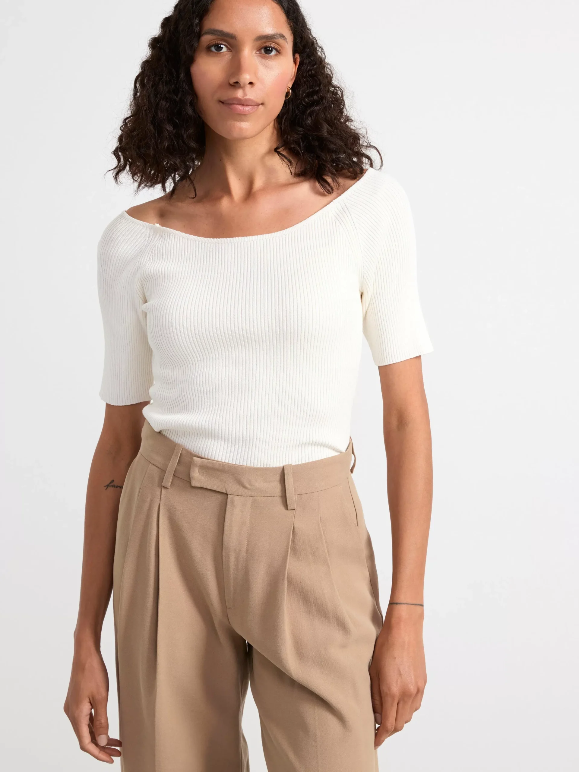 Toppar & T-Shirts>Lindex Kortarmad Ribbad Topp Off White