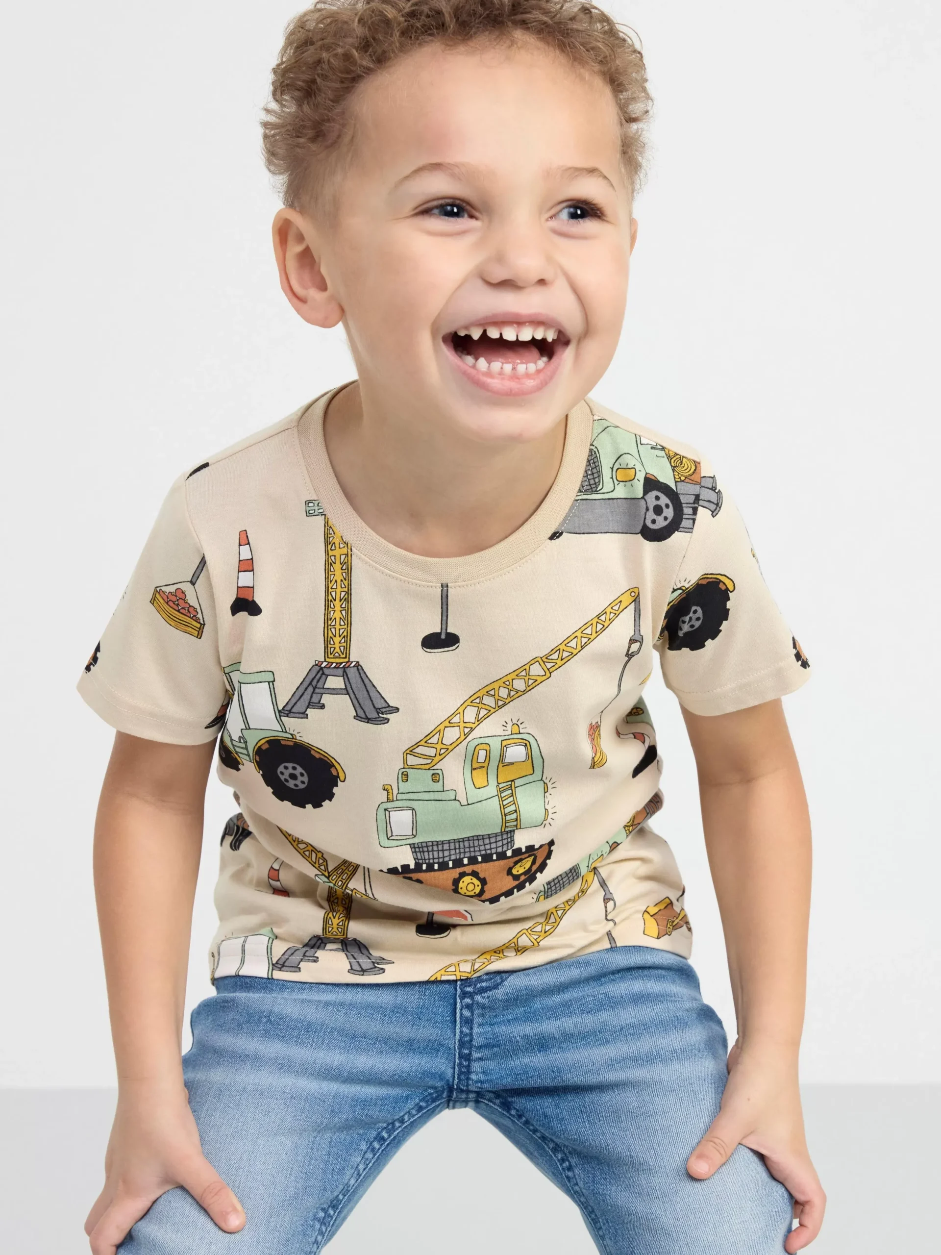 Toppar & T-Shirts>Lindex Kortarmad Topp Med Arbetsfordon Light Beige