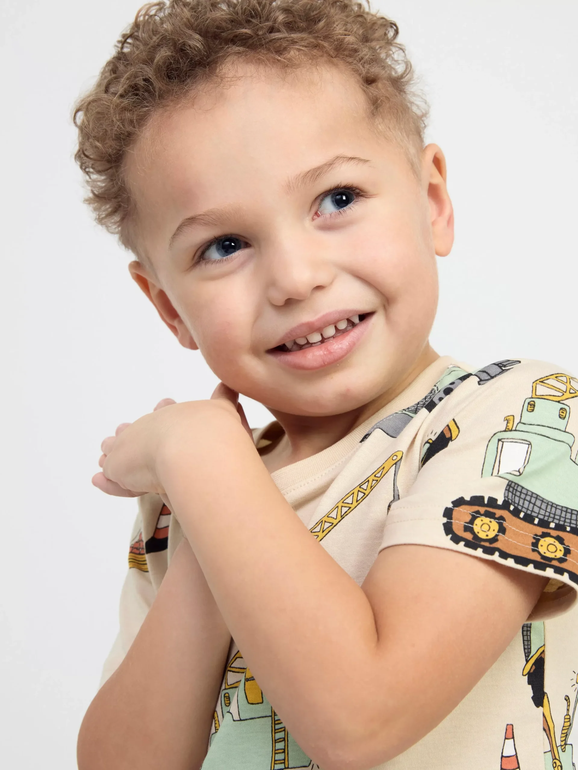 Toppar & T-Shirts>Lindex Kortarmad Topp Med Arbetsfordon Light Beige