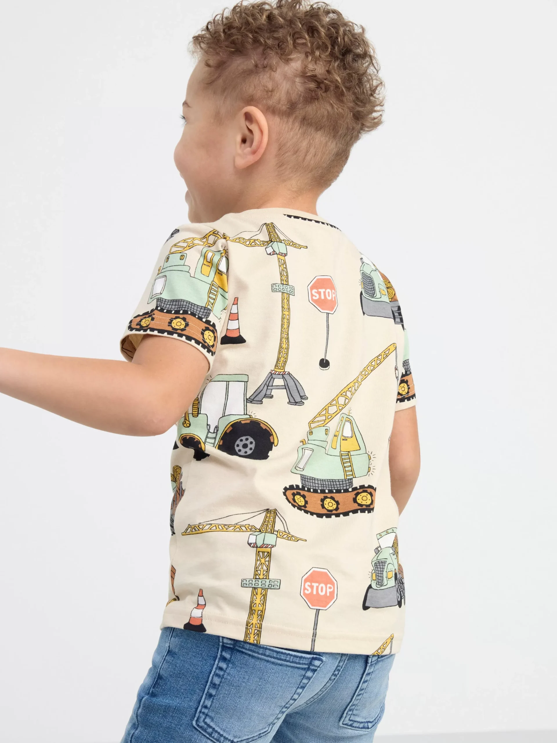 Toppar & T-Shirts>Lindex Kortarmad Topp Med Arbetsfordon Light Beige
